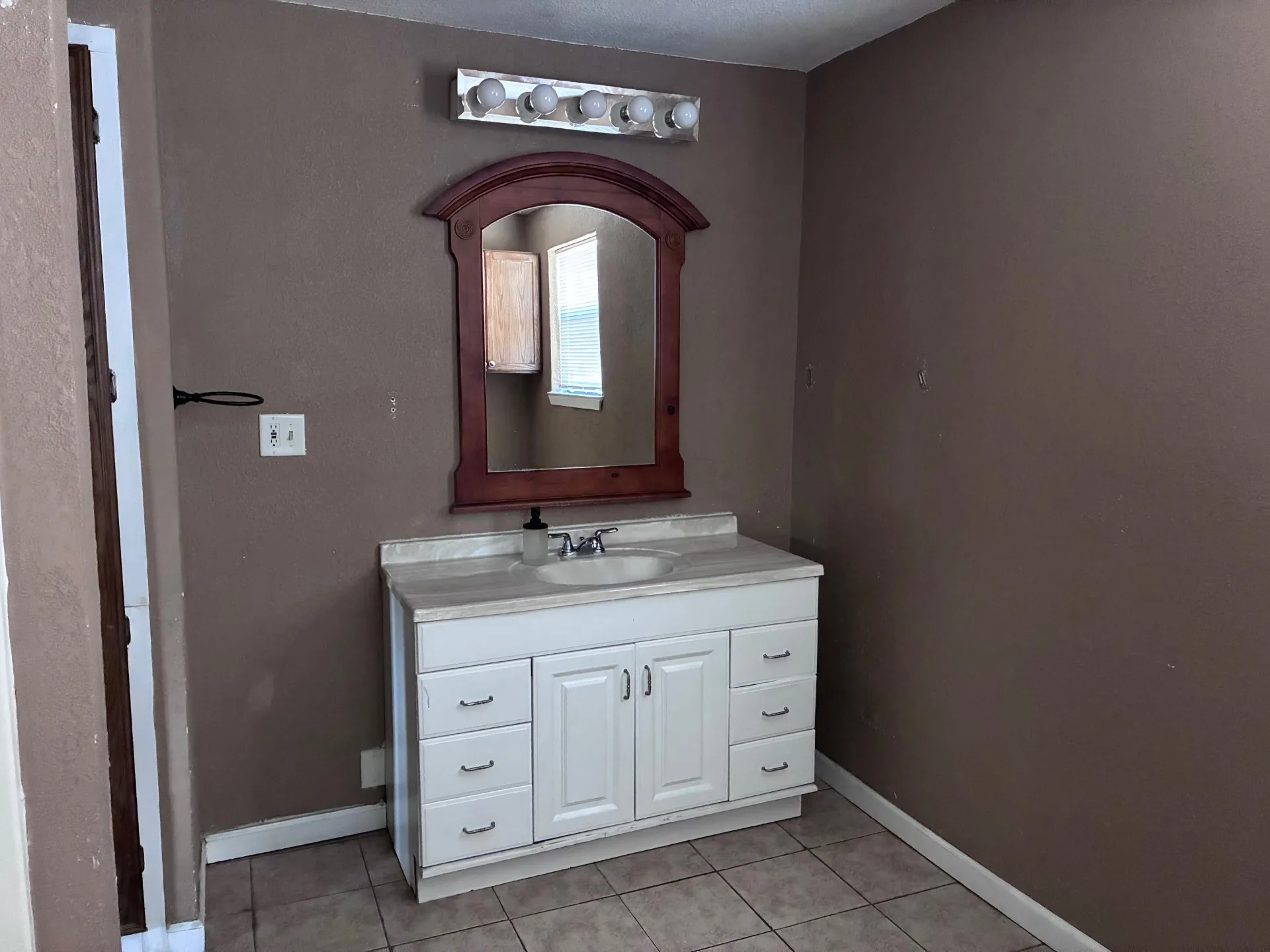 Single Family Residence For Sale in Freestone County , 306 Hubbard, Streetman, Texas 75859, 3 Bedroom, 2 Bathroom, Garage spaces, 1,380 Sqft, built in 1950, mls#21396111, Real Estate Agent in Streetman, Homes For Sale in Freestone county, Homes For Sale in Streetman, Realtor in Streetman Texas, Real Estate Brokerage Independent Realty Texas, Luminita Cordes Realtor