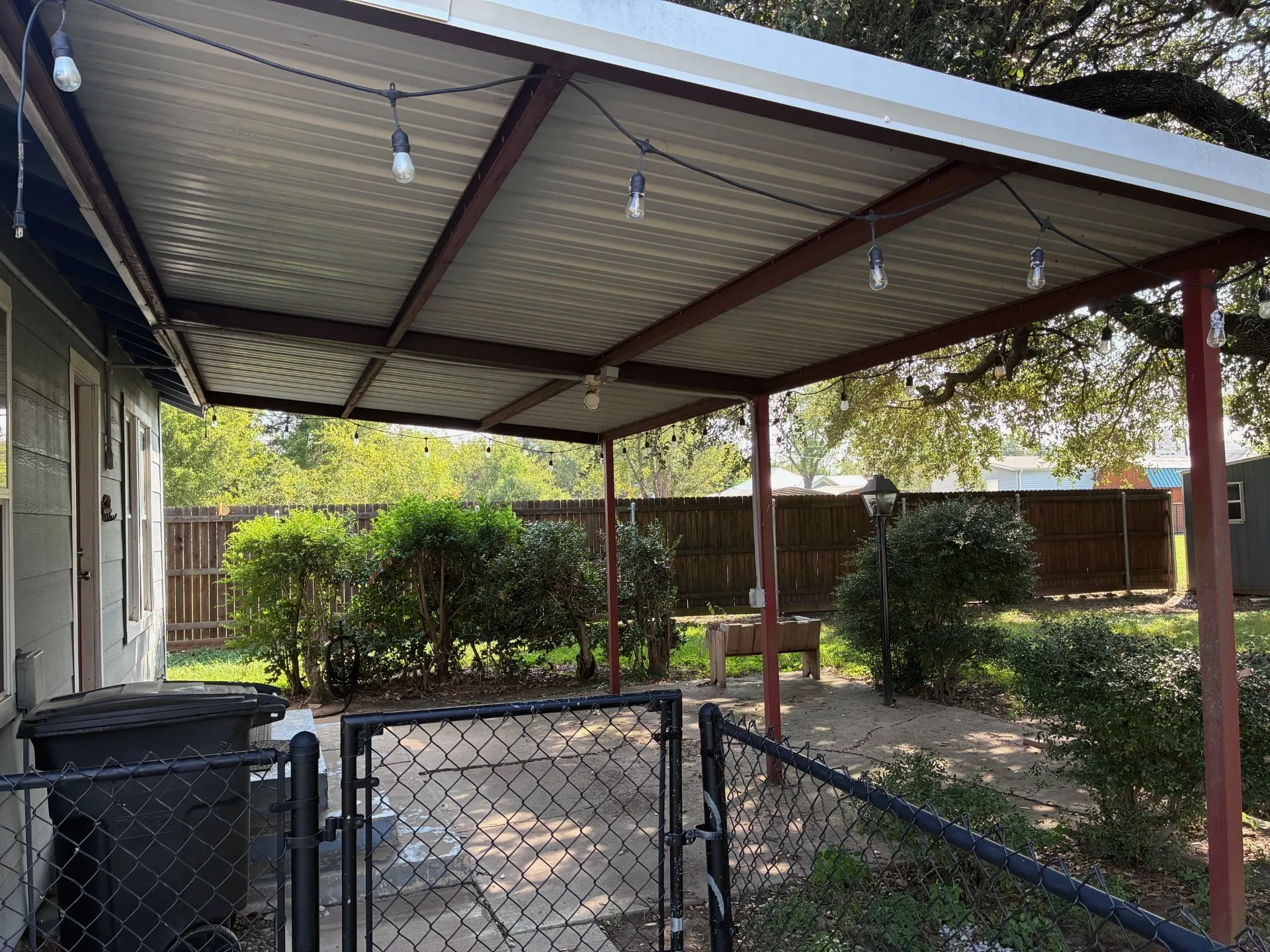 Single Family Residence For Sale in Freestone County , 306 Hubbard, Streetman, Texas 75859, 3 Bedroom, 2 Bathroom, Garage spaces, 1,380 Sqft, built in 1950, mls#21396111, Real Estate Agent in Streetman, Homes For Sale in Freestone county, Homes For Sale in Streetman, Realtor in Streetman Texas, Real Estate Brokerage Independent Realty Texas, Luminita Cordes Realtor
