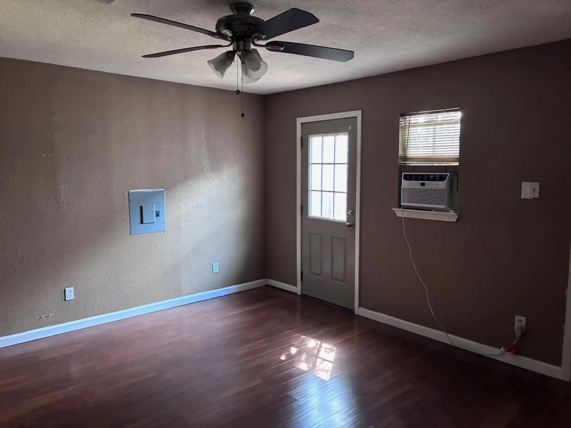 Single Family Residence For Sale in Freestone County , 306 Hubbard, Streetman, Texas 75859, 3 Bedroom, 2 Bathroom, Garage spaces, 1,380 Sqft, built in 1950, mls#21396111, Real Estate Agent in Streetman, Homes For Sale in Freestone county, Homes For Sale in Streetman, Realtor in Streetman Texas, Real Estate Brokerage Independent Realty Texas, Luminita Cordes Realtor