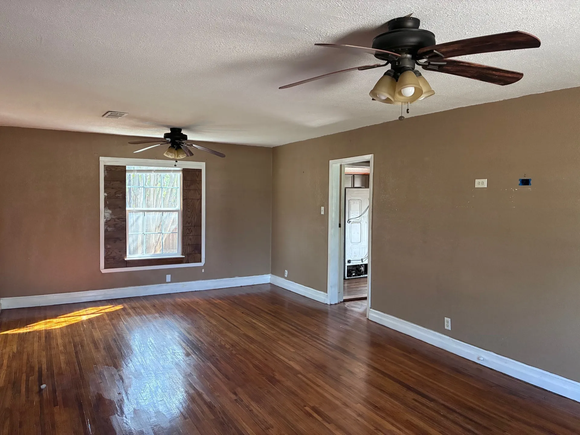 Single Family Residence For Sale in Freestone County , 306 Hubbard, Streetman, Texas 75859, 3 Bedroom, 2 Bathroom, Garage spaces, 1,380 Sqft, built in 1950, mls#21396111, Real Estate Agent in Streetman, Homes For Sale in Freestone county, Homes For Sale in Streetman, Realtor in Streetman Texas, Real Estate Brokerage Independent Realty Texas, Luminita Cordes Realtor