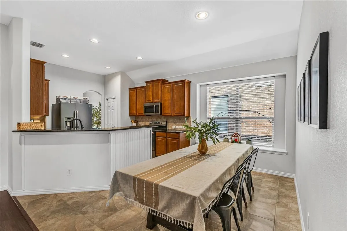 Single Family Residence For Sale in Tarrant County , 5728 Sapphire Pool Trail, Fort Worth, Texas 76244, 3 Bedroom, 2 Bathroom, 2 Garage spaces, 1,832 Sqft, built in 2009, mls#21395937, Real Estate Agent in Fort Worth, Homes For Sale in Tarrant county, Homes For Sale in Fort Worth, Realtor in Fort Worth Texas, Real Estate Brokerage Independent Realty Texas, Luminita Cordes Realtor