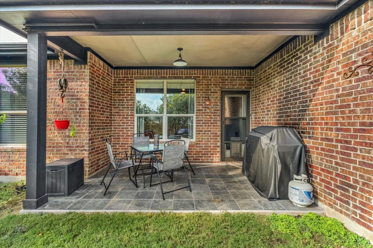 Single Family Residence For Sale in Tarrant County , 5728 Sapphire Pool Trail, Fort Worth, Texas 76244, 3 Bedroom, 2 Bathroom, 2 Garage spaces, 1,832 Sqft, built in 2009, mls#21395937, Real Estate Agent in Fort Worth, Homes For Sale in Tarrant county, Homes For Sale in Fort Worth, Realtor in Fort Worth Texas, Real Estate Brokerage Independent Realty Texas, Luminita Cordes Realtor