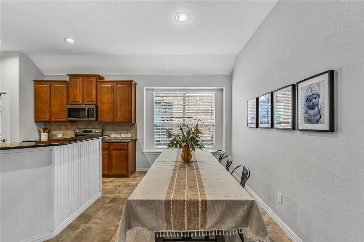 Single Family Residence For Sale in Tarrant County , 5728 Sapphire Pool Trail, Fort Worth, Texas 76244, 3 Bedroom, 2 Bathroom, 2 Garage spaces, 1,832 Sqft, built in 2009, mls#21395937, Real Estate Agent in Fort Worth, Homes For Sale in Tarrant county, Homes For Sale in Fort Worth, Realtor in Fort Worth Texas, Real Estate Brokerage Independent Realty Texas, Luminita Cordes Realtor