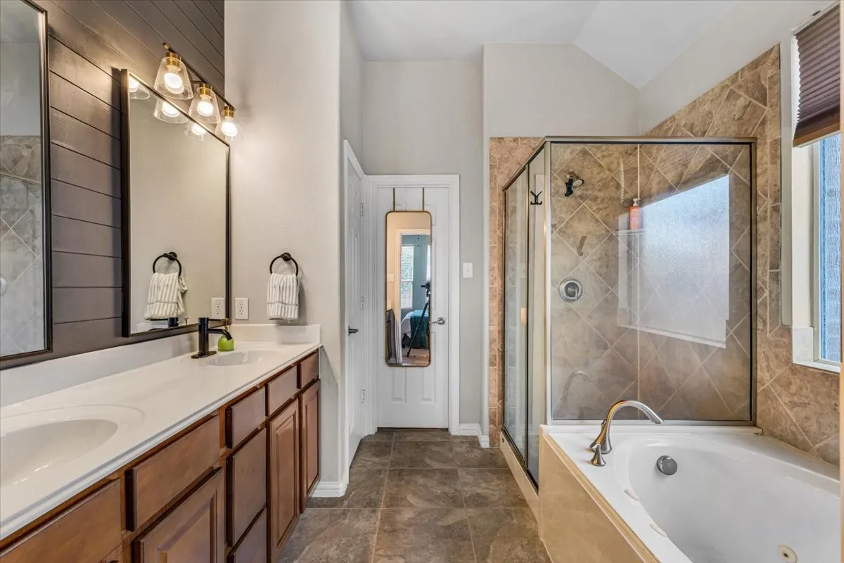 Single Family Residence For Sale in Tarrant County , 5728 Sapphire Pool Trail, Fort Worth, Texas 76244, 3 Bedroom, 2 Bathroom, 2 Garage spaces, 1,832 Sqft, built in 2009, mls#21395937, Real Estate Agent in Fort Worth, Homes For Sale in Tarrant county, Homes For Sale in Fort Worth, Realtor in Fort Worth Texas, Real Estate Brokerage Independent Realty Texas, Luminita Cordes Realtor