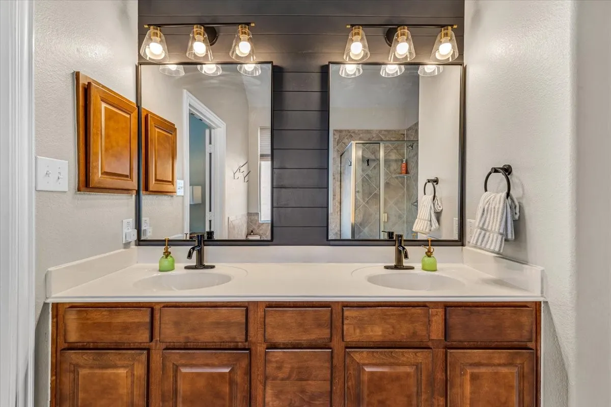 Single Family Residence For Sale in Tarrant County , 5728 Sapphire Pool Trail, Fort Worth, Texas 76244, 3 Bedroom, 2 Bathroom, 2 Garage spaces, 1,832 Sqft, built in 2009, mls#21395937, Real Estate Agent in Fort Worth, Homes For Sale in Tarrant county, Homes For Sale in Fort Worth, Realtor in Fort Worth Texas, Real Estate Brokerage Independent Realty Texas, Luminita Cordes Realtor