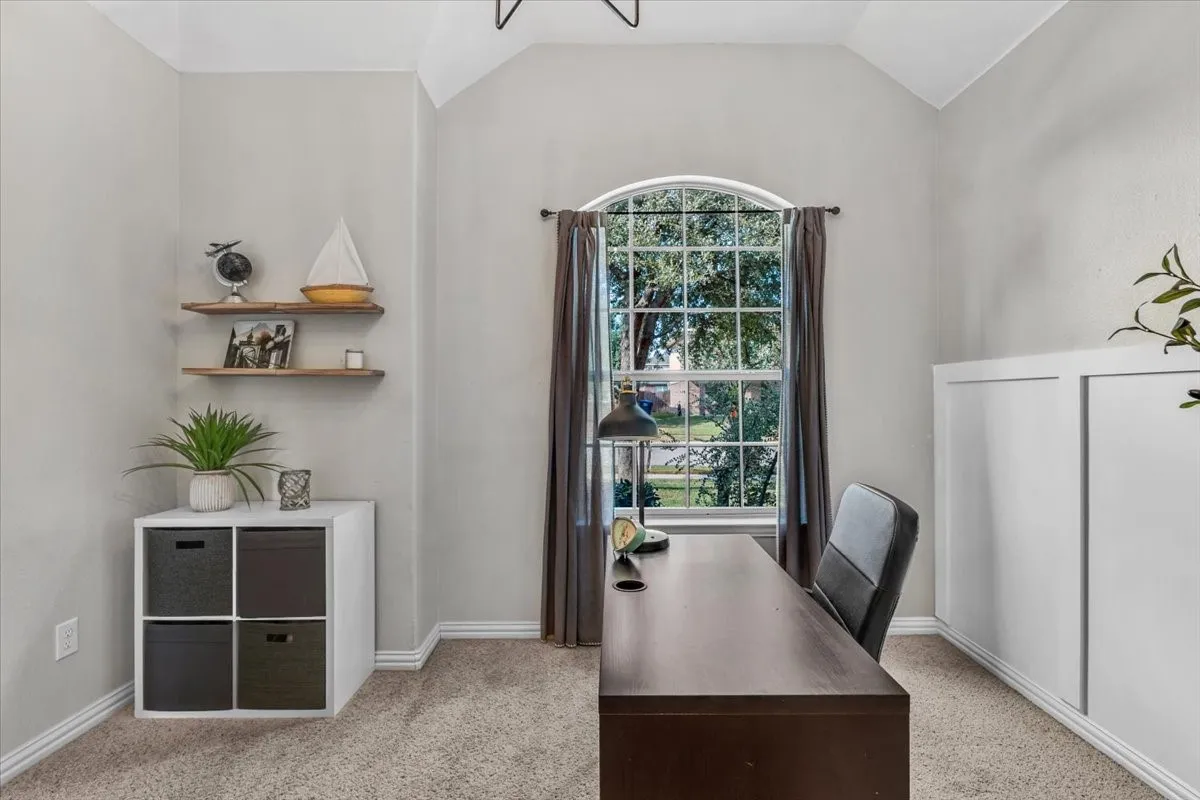 Single Family Residence For Sale in Tarrant County , 5728 Sapphire Pool Trail, Fort Worth, Texas 76244, 3 Bedroom, 2 Bathroom, 2 Garage spaces, 1,832 Sqft, built in 2009, mls#21395937, Real Estate Agent in Fort Worth, Homes For Sale in Tarrant county, Homes For Sale in Fort Worth, Realtor in Fort Worth Texas, Real Estate Brokerage Independent Realty Texas, Luminita Cordes Realtor