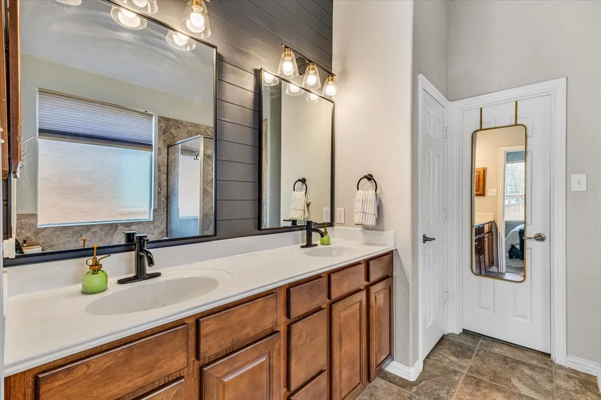 Single Family Residence For Sale in Tarrant County , 5728 Sapphire Pool Trail, Fort Worth, Texas 76244, 3 Bedroom, 2 Bathroom, 2 Garage spaces, 1,832 Sqft, built in 2009, mls#21395937, Real Estate Agent in Fort Worth, Homes For Sale in Tarrant county, Homes For Sale in Fort Worth, Realtor in Fort Worth Texas, Real Estate Brokerage Independent Realty Texas, Luminita Cordes Realtor