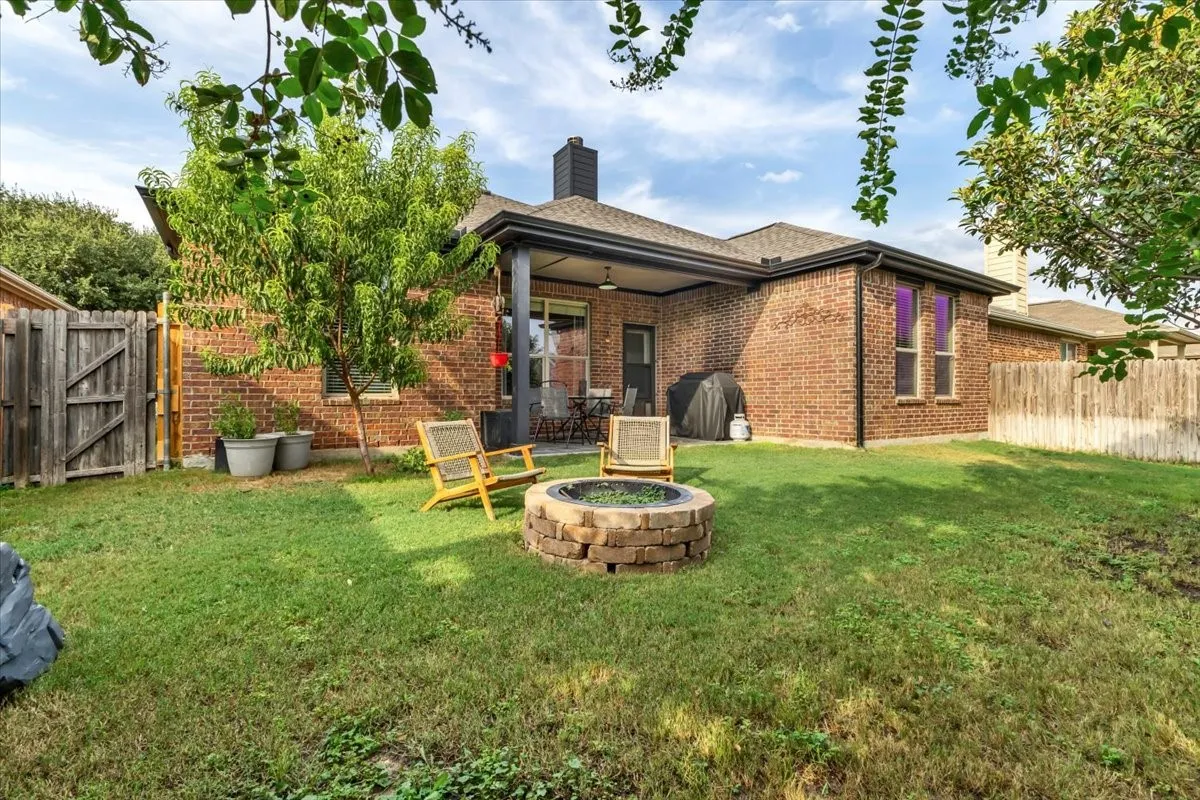 Single Family Residence For Sale in Tarrant County , 5728 Sapphire Pool Trail, Fort Worth, Texas 76244, 3 Bedroom, 2 Bathroom, 2 Garage spaces, 1,832 Sqft, built in 2009, mls#21395937, Real Estate Agent in Fort Worth, Homes For Sale in Tarrant county, Homes For Sale in Fort Worth, Realtor in Fort Worth Texas, Real Estate Brokerage Independent Realty Texas, Luminita Cordes Realtor