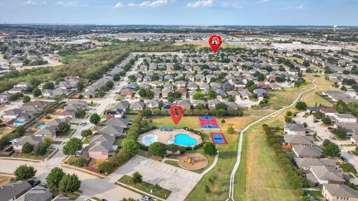 Single Family Residence For Sale in Tarrant County , 5728 Sapphire Pool Trail, Fort Worth, Texas 76244, 3 Bedroom, 2 Bathroom, 2 Garage spaces, 1,832 Sqft, built in 2009, mls#21395937, Real Estate Agent in Fort Worth, Homes For Sale in Tarrant county, Homes For Sale in Fort Worth, Realtor in Fort Worth Texas, Real Estate Brokerage Independent Realty Texas, Luminita Cordes Realtor