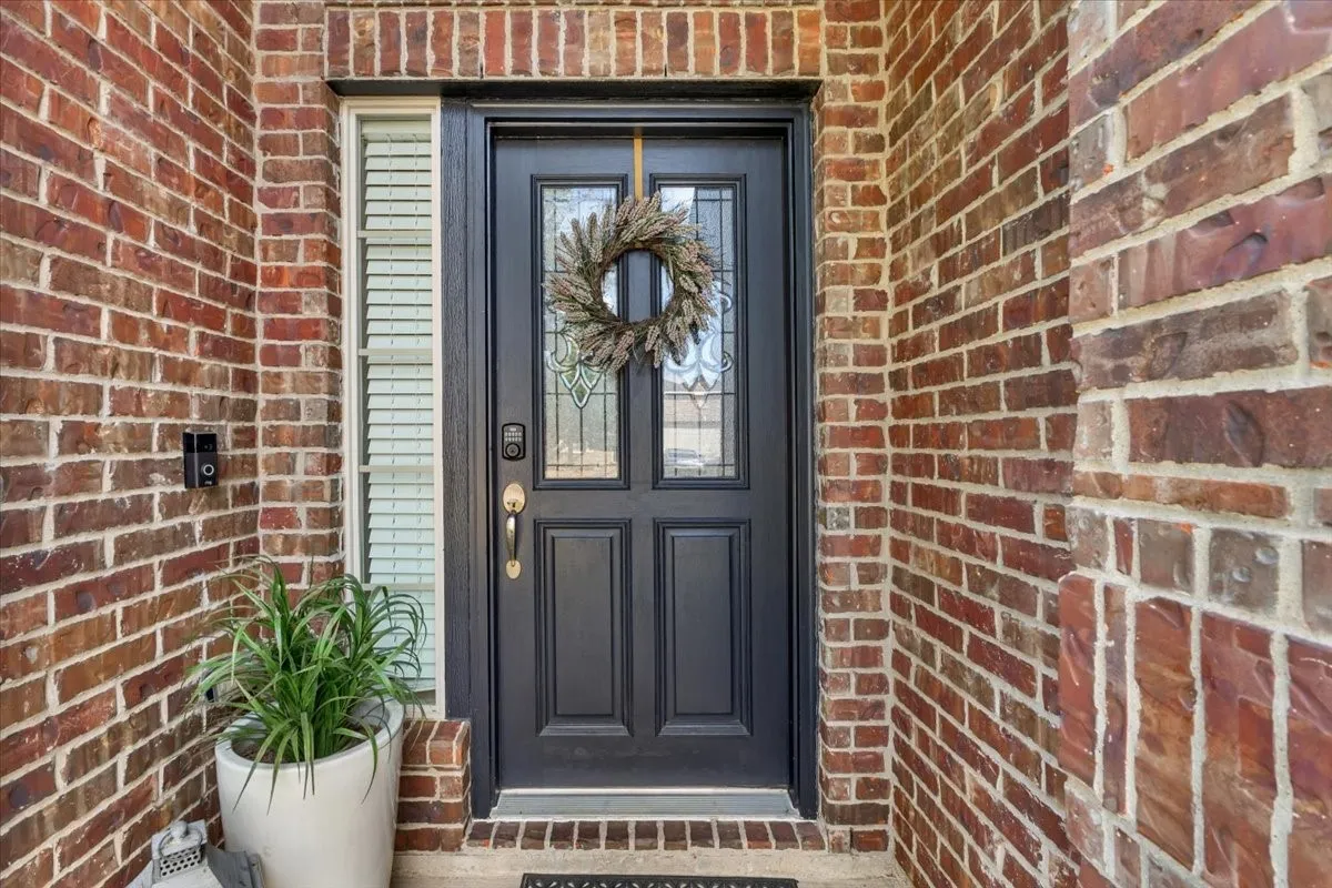 Single Family Residence For Sale in Tarrant County , 5728 Sapphire Pool Trail, Fort Worth, Texas 76244, 3 Bedroom, 2 Bathroom, 2 Garage spaces, 1,832 Sqft, built in 2009, mls#21395937, Real Estate Agent in Fort Worth, Homes For Sale in Tarrant county, Homes For Sale in Fort Worth, Realtor in Fort Worth Texas, Real Estate Brokerage Independent Realty Texas, Luminita Cordes Realtor