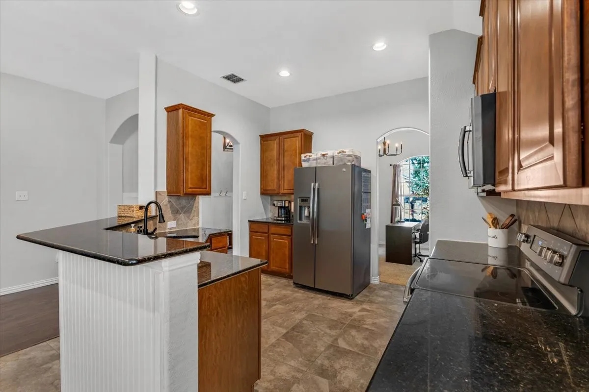 Single Family Residence For Sale in Tarrant County , 5728 Sapphire Pool Trail, Fort Worth, Texas 76244, 3 Bedroom, 2 Bathroom, 2 Garage spaces, 1,832 Sqft, built in 2009, mls#21395937, Real Estate Agent in Fort Worth, Homes For Sale in Tarrant county, Homes For Sale in Fort Worth, Realtor in Fort Worth Texas, Real Estate Brokerage Independent Realty Texas, Luminita Cordes Realtor