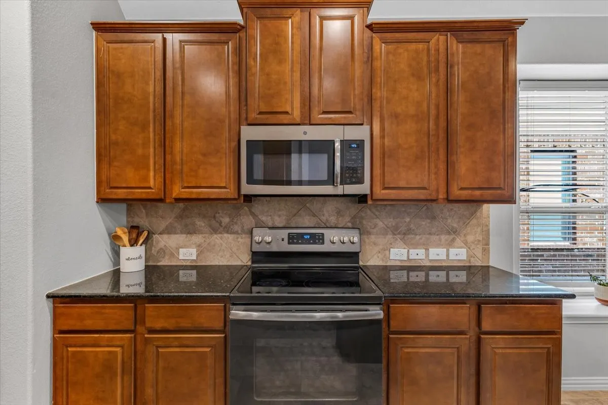 Single Family Residence For Sale in Tarrant County , 5728 Sapphire Pool Trail, Fort Worth, Texas 76244, 3 Bedroom, 2 Bathroom, 2 Garage spaces, 1,832 Sqft, built in 2009, mls#21395937, Real Estate Agent in Fort Worth, Homes For Sale in Tarrant county, Homes For Sale in Fort Worth, Realtor in Fort Worth Texas, Real Estate Brokerage Independent Realty Texas, Luminita Cordes Realtor