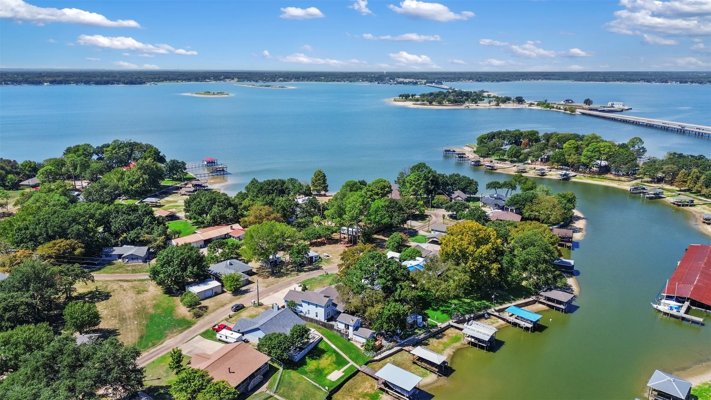 Single Family Residence For Sale in Henderson County , 122 Redondo Drive, Gun Barrel City, Texas 75156, 4 Bedroom, 3 Bathroom, 2 Garage spaces, 2,201 Sqft, built in 2020, mls#21385919, Real Estate Agent in Gun Barrel City, Homes For Sale in Henderson county, Homes For Sale in Gun Barrel City, Realtor in Gun Barrel City Texas, Real Estate Brokerage Independent Realty Texas, Luminita Cordes Realtor