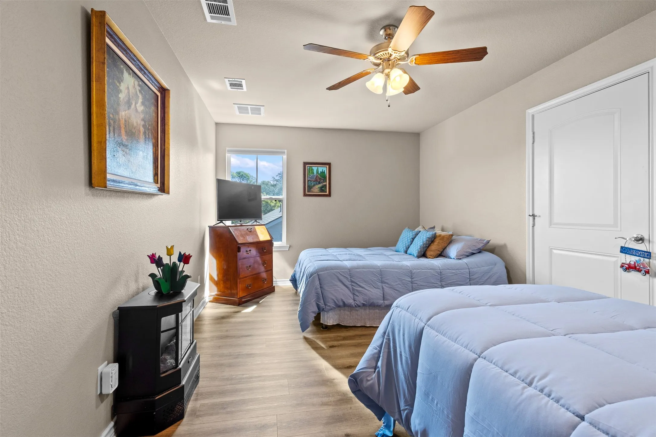 Single Family Residence For Sale in Henderson County , 122 Redondo Drive, Gun Barrel City, Texas 75156, 4 Bedroom, 3 Bathroom, 2 Garage spaces, 2,201 Sqft, built in 2020, mls#21385919, Real Estate Agent in Gun Barrel City, Homes For Sale in Henderson county, Homes For Sale in Gun Barrel City, Realtor in Gun Barrel City Texas, Real Estate Brokerage Independent Realty Texas, Luminita Cordes Realtor