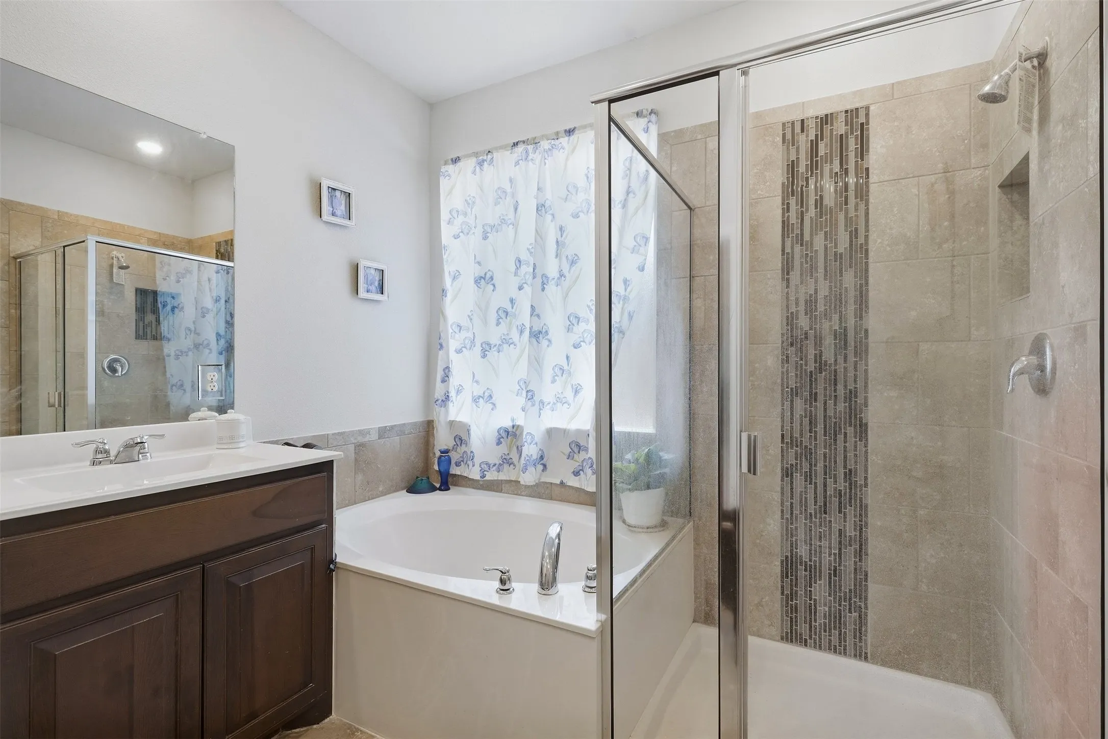 Single Family Residence For Sale in Tarrant County , 9024 Pearfield Road, Fort Worth, Texas 76179, 3 Bedroom, 2 Bathroom, 2 Garage spaces, 1,815 Sqft, built in 2020, mls#21396116, Real Estate Agent in Fort Worth, Homes For Sale in Tarrant county, Homes For Sale in Fort Worth, Realtor in Fort Worth Texas, Real Estate Brokerage Independent Realty Texas, Luminita Cordes Realtor