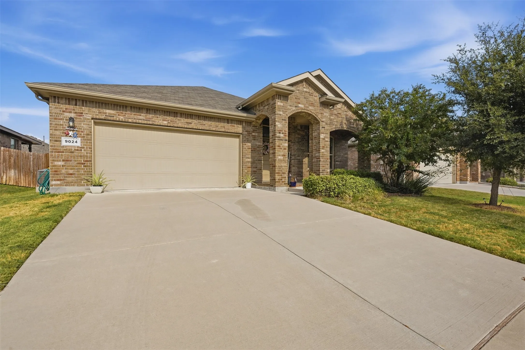 Single Family Residence For Sale in Tarrant County , 9024 Pearfield Road, Fort Worth, Texas 76179, 3 Bedroom, 2 Bathroom, 2 Garage spaces, 1,815 Sqft, built in 2020, mls#21396116, Real Estate Agent in Fort Worth, Homes For Sale in Tarrant county, Homes For Sale in Fort Worth, Realtor in Fort Worth Texas, Real Estate Brokerage Independent Realty Texas, Luminita Cordes Realtor