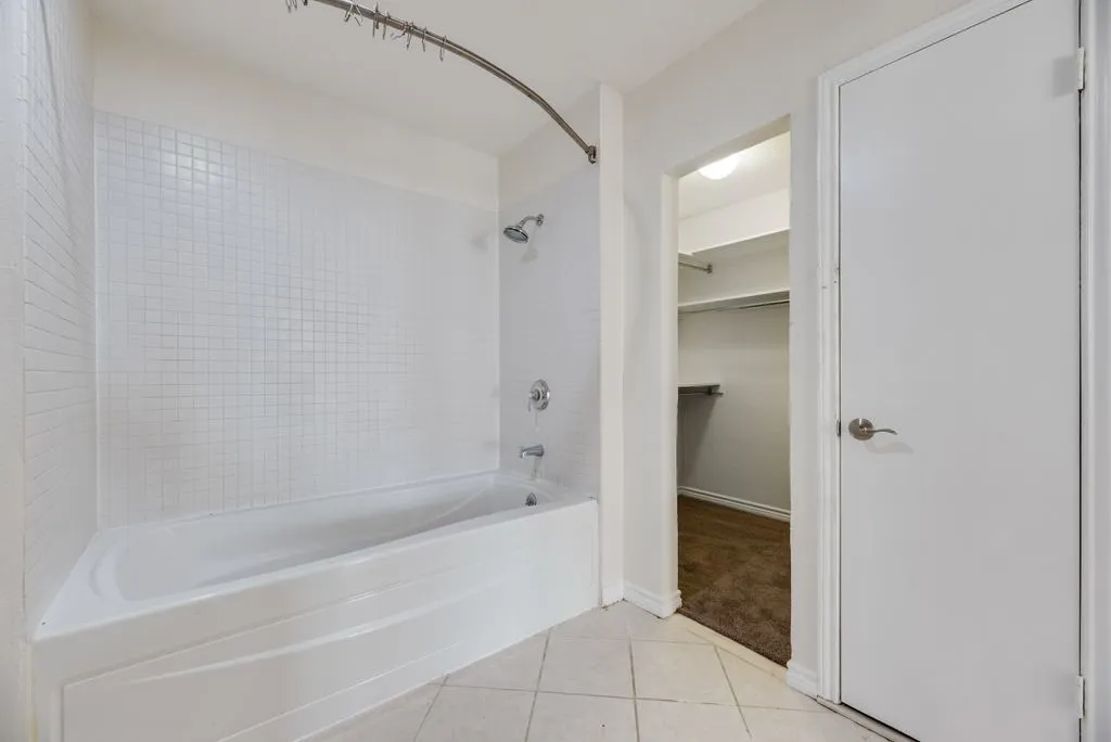 Condominium For Rent in Dallas County , 817 Pavillion Street 101, Dallas, Texas 75204, 1 Bedroom, 2 Bathroom, 1 Garage spaces, 839 Sqft, built in 1959, mls#21396118, Real Estate Agent in Dallas, Homes For Rent in Dallas county, Homes For Rent in Dallas, Realtor in Dallas Texas, Real Estate Brokerage Independent Realty Texas, Luminita Cordes Realtor