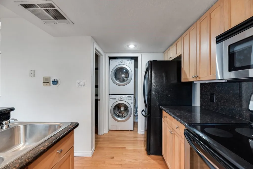 Condominium For Rent in Dallas County , 817 Pavillion Street 101, Dallas, Texas 75204, 1 Bedroom, 2 Bathroom, 1 Garage spaces, 839 Sqft, built in 1959, mls#21396118, Real Estate Agent in Dallas, Homes For Rent in Dallas county, Homes For Rent in Dallas, Realtor in Dallas Texas, Real Estate Brokerage Independent Realty Texas, Luminita Cordes Realtor