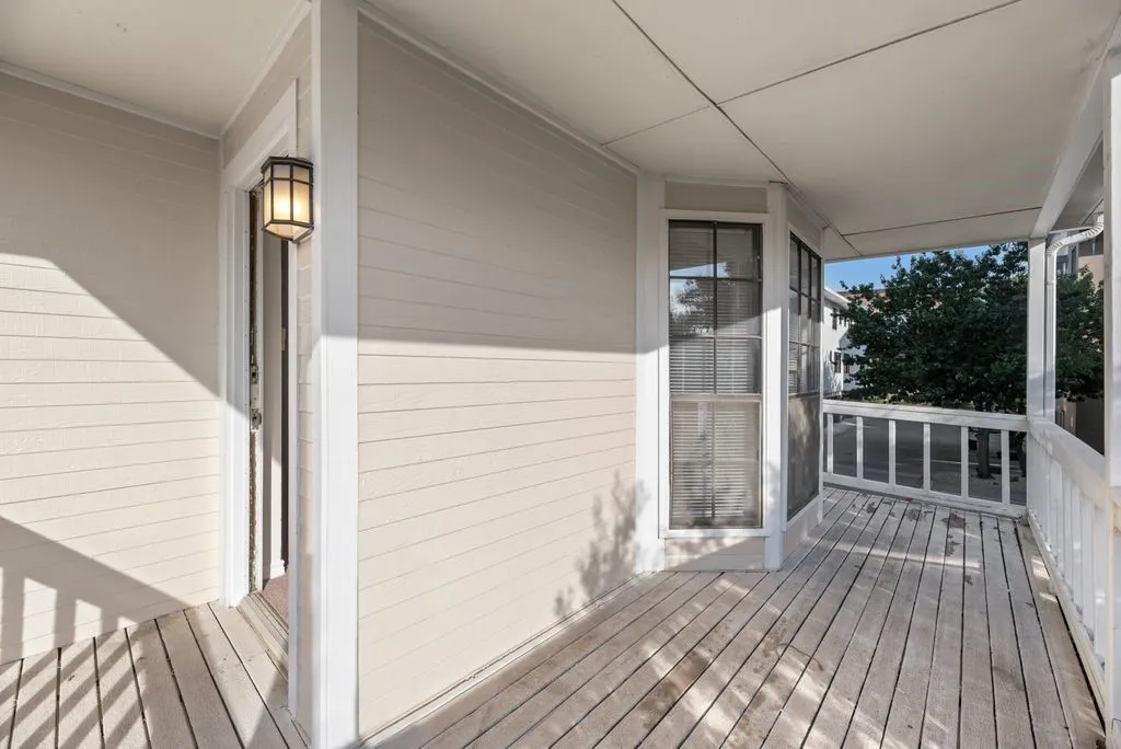 Condominium For Rent in Dallas County , 817 Pavillion Street 101, Dallas, Texas 75204, 1 Bedroom, 2 Bathroom, 1 Garage spaces, 839 Sqft, built in 1959, mls#21396118, Real Estate Agent in Dallas, Homes For Rent in Dallas county, Homes For Rent in Dallas, Realtor in Dallas Texas, Real Estate Brokerage Independent Realty Texas, Luminita Cordes Realtor
