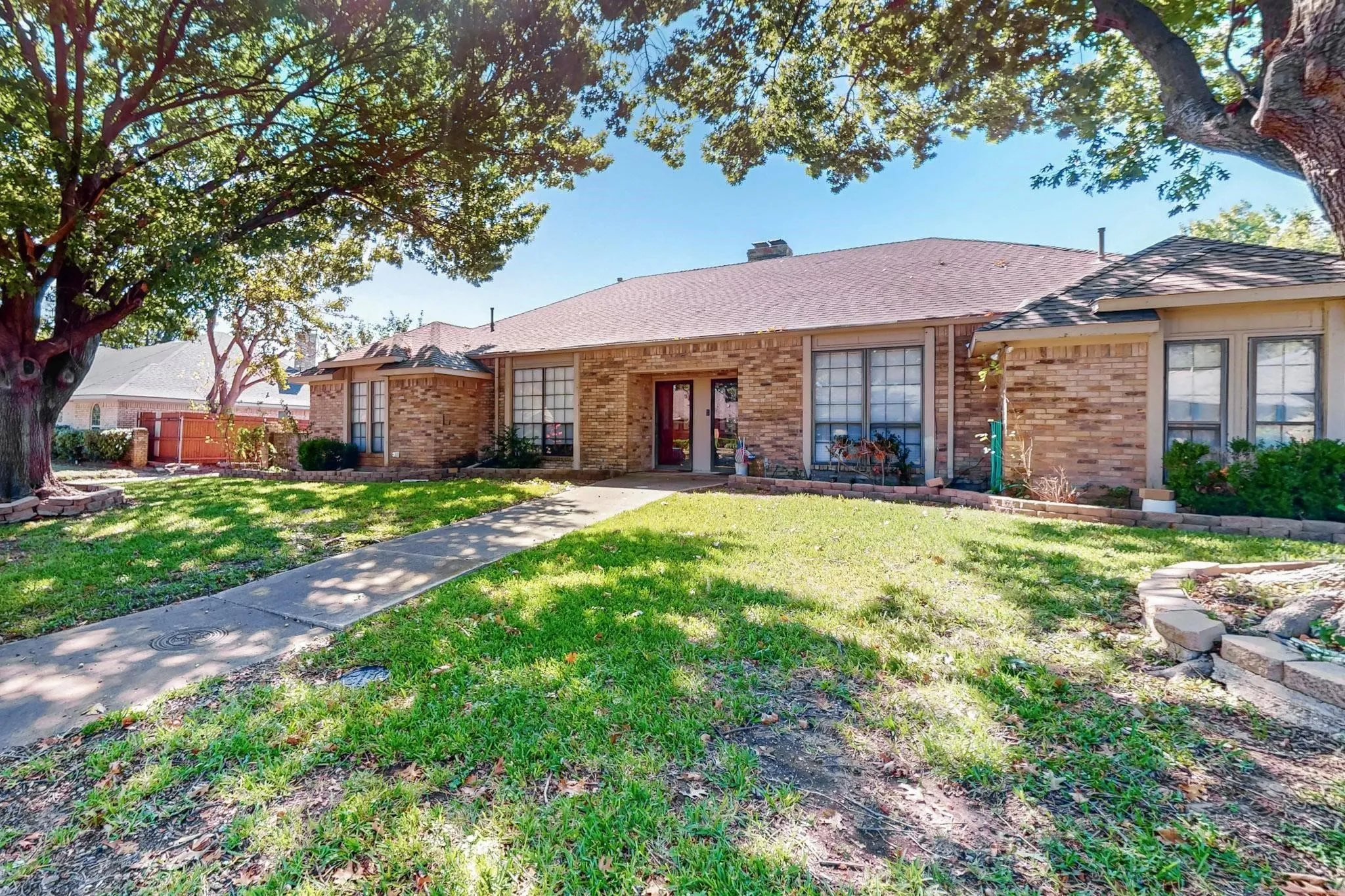 Duplex For Sale in Dallas County , 7113 Pleasant View Drive, Dallas, Texas 75231, 6 Bedroom, 4 Bathroom, 4 Garage spaces, 0 Sqft, built in 1979, mls#21395990, Real Estate Agent in Dallas, Homes For Sale in Dallas county, Homes For Sale in Dallas, Realtor in Dallas Texas, Real Estate Brokerage Independent Realty Texas, Luminita Cordes Realtor