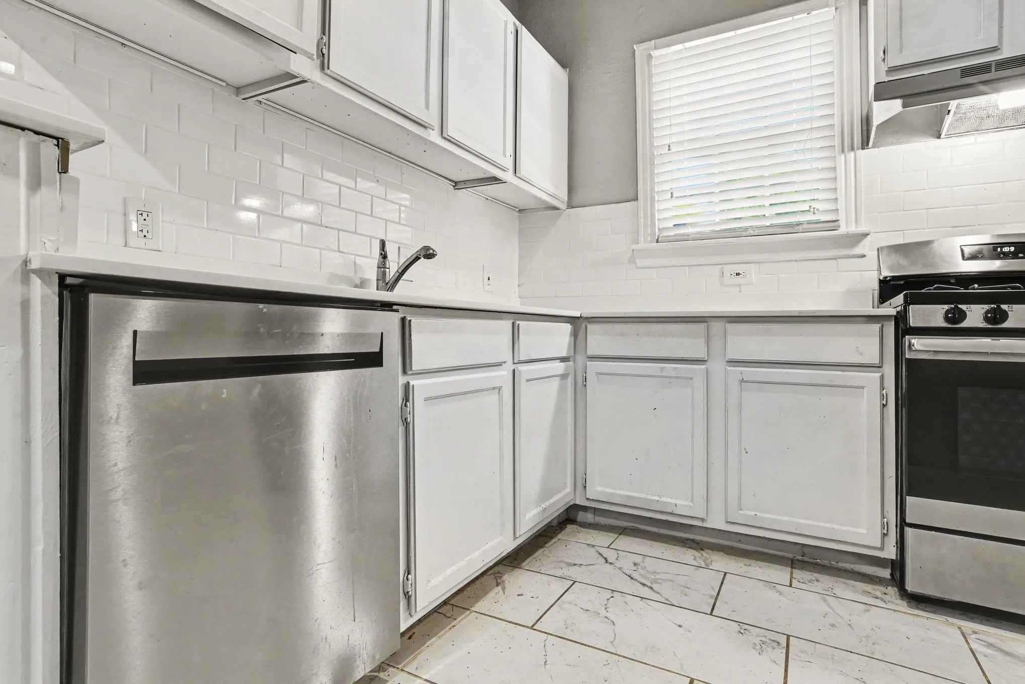 Apartment For Rent in Dallas County , 4515 Swiss Avenue 5, Dallas, Texas 75204, 2 Bedroom, 2 Bathroom, Garage spaces, 1,250 Sqft, built in 1926, mls#21396125, Real Estate Agent in Dallas, Homes For Rent in Dallas county, Homes For Rent in Dallas, Realtor in Dallas Texas, Real Estate Brokerage Independent Realty Texas, Luminita Cordes Realtor