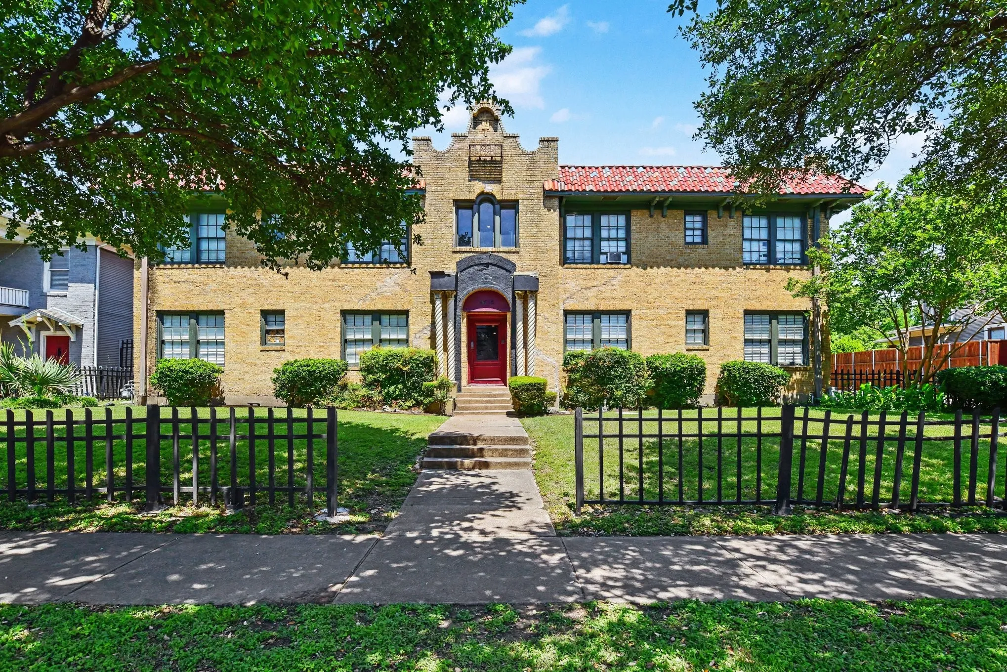 Apartment For Rent in Dallas County , 4515 Swiss Avenue 5, Dallas, Texas 75204, 2 Bedroom, 2 Bathroom, Garage spaces, 1,250 Sqft, built in 1926, mls#21396125, Real Estate Agent in Dallas, Homes For Rent in Dallas county, Homes For Rent in Dallas, Realtor in Dallas Texas, Real Estate Brokerage Independent Realty Texas, Luminita Cordes Realtor