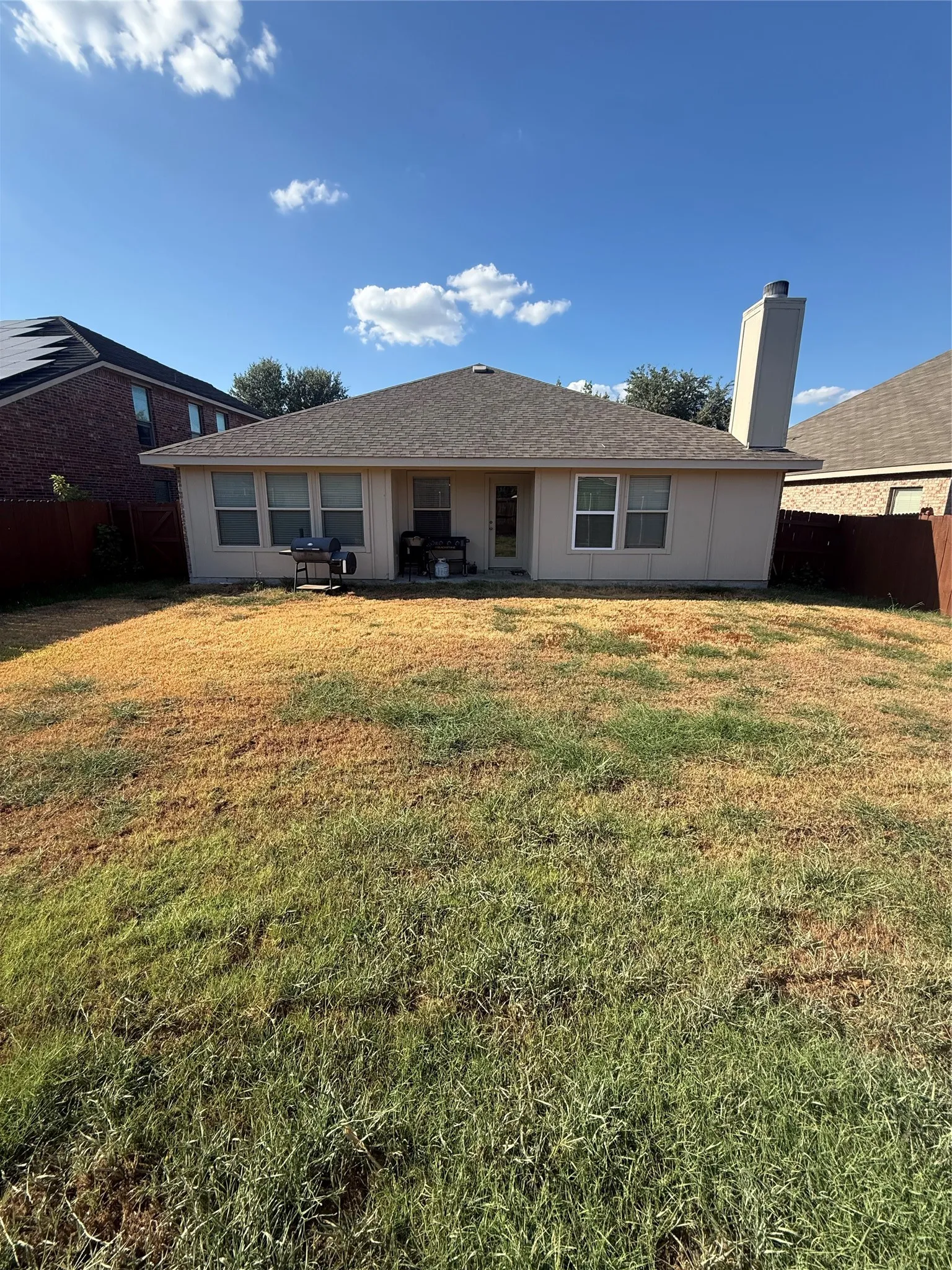 Single Family Residence For Rent in Kaufman County , 2034 Kings Forest Drive, Heartland, Texas 75126, 3 Bedroom, 2 Bathroom, 2 Garage spaces, 1,835 Sqft, built in 2007, mls#21396130, Real Estate Agent in Heartland, Homes For Rent in Kaufman county, Homes For Rent in Heartland, Realtor in Heartland Texas, Real Estate Brokerage Independent Realty Texas, Luminita Cordes Realtor