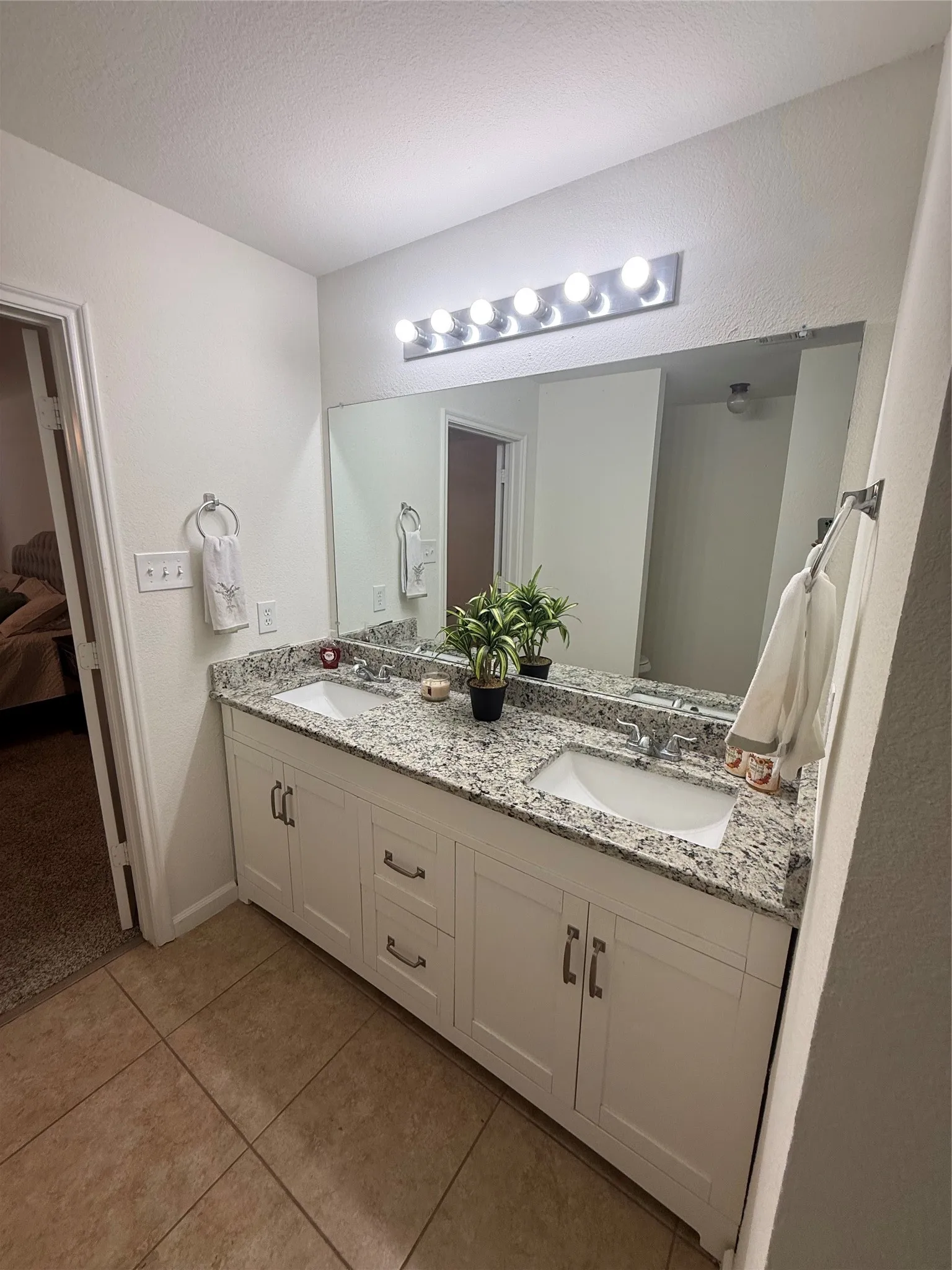 Single Family Residence For Rent in Kaufman County , 2034 Kings Forest Drive, Heartland, Texas 75126, 3 Bedroom, 2 Bathroom, 2 Garage spaces, 1,835 Sqft, built in 2007, mls#21396130, Real Estate Agent in Heartland, Homes For Rent in Kaufman county, Homes For Rent in Heartland, Realtor in Heartland Texas, Real Estate Brokerage Independent Realty Texas, Luminita Cordes Realtor