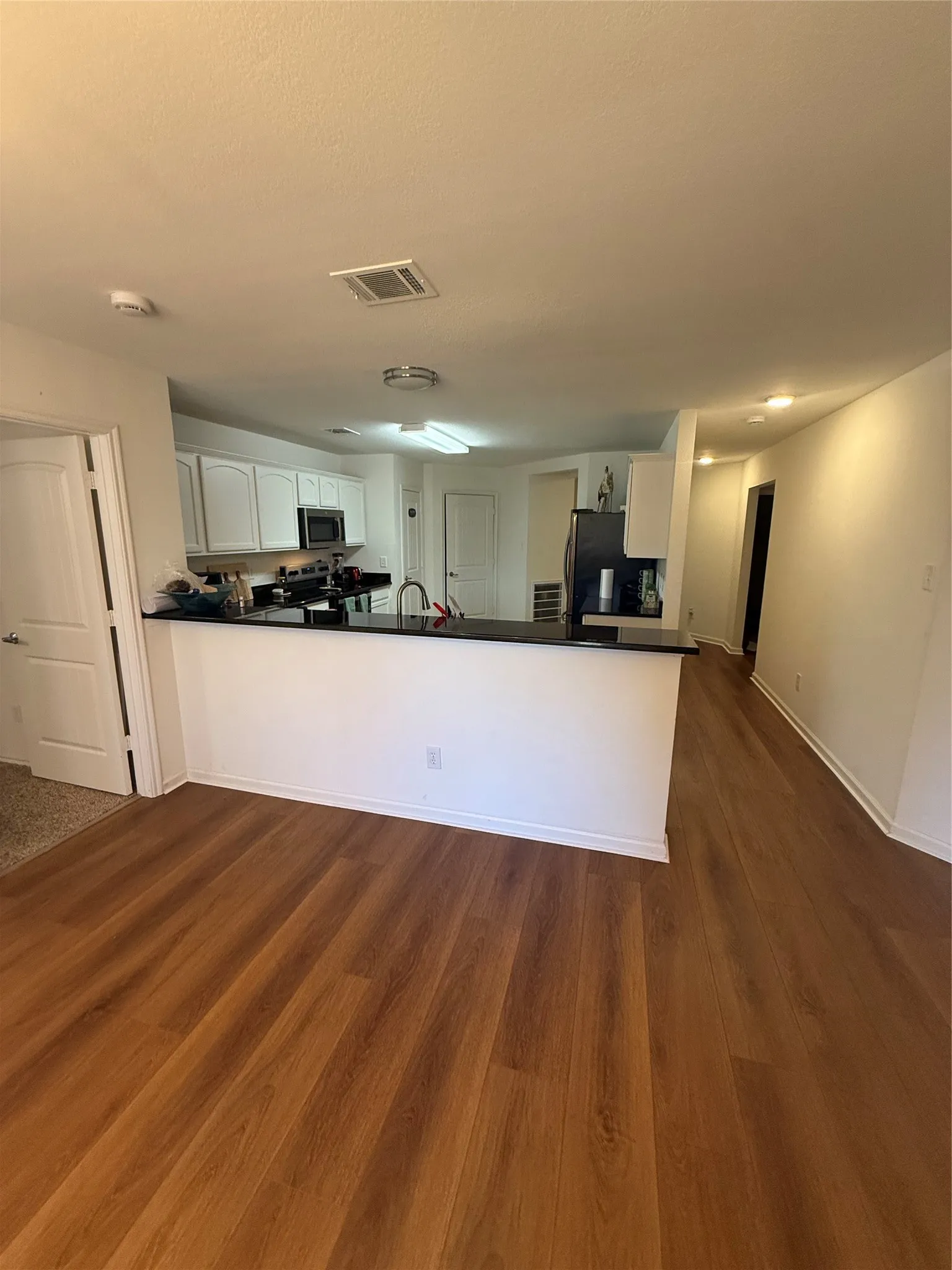 Single Family Residence For Rent in Kaufman County , 2034 Kings Forest Drive, Heartland, Texas 75126, 3 Bedroom, 2 Bathroom, 2 Garage spaces, 1,835 Sqft, built in 2007, mls#21396130, Real Estate Agent in Heartland, Homes For Rent in Kaufman county, Homes For Rent in Heartland, Realtor in Heartland Texas, Real Estate Brokerage Independent Realty Texas, Luminita Cordes Realtor