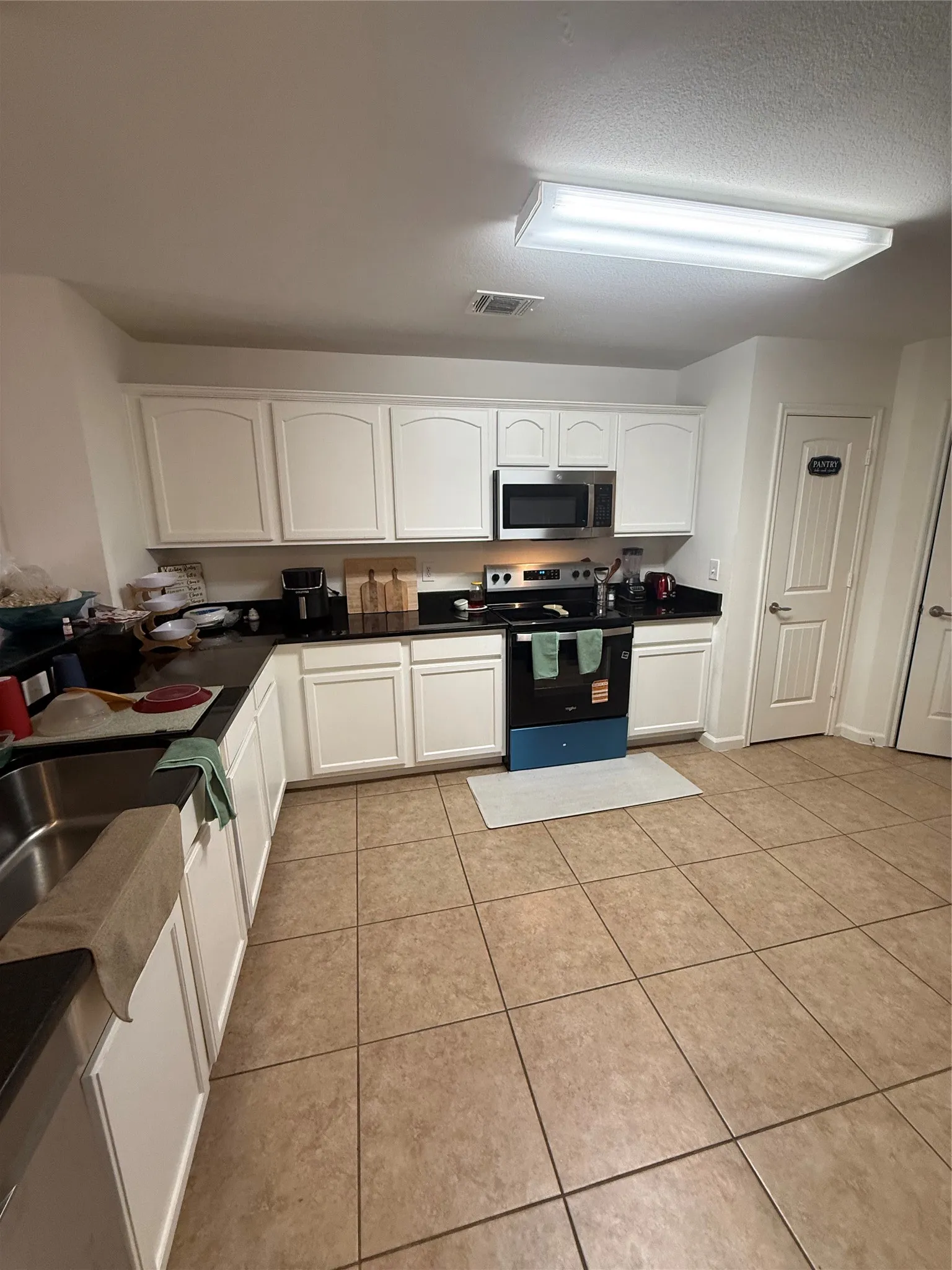 Single Family Residence For Rent in Kaufman County , 2034 Kings Forest Drive, Heartland, Texas 75126, 3 Bedroom, 2 Bathroom, 2 Garage spaces, 1,835 Sqft, built in 2007, mls#21396130, Real Estate Agent in Heartland, Homes For Rent in Kaufman county, Homes For Rent in Heartland, Realtor in Heartland Texas, Real Estate Brokerage Independent Realty Texas, Luminita Cordes Realtor