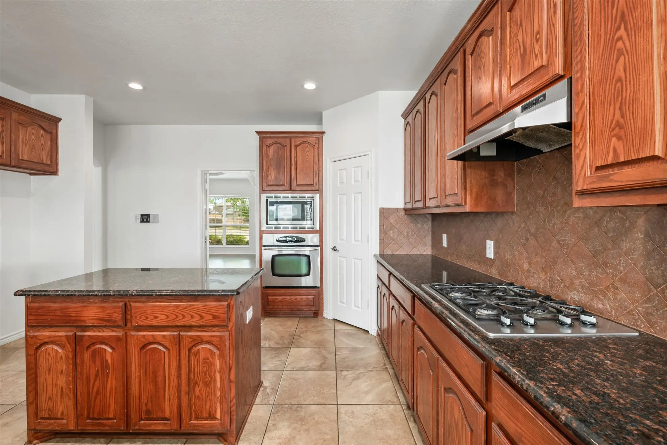 Single Family Residence For Rent in Denton County , 1143 Polo Heights Drive, Frisco, Texas 75033, 6 Bedroom, 4 Bathroom, 2 Garage spaces, 4,194 Sqft, built in 2007, mls#21396006, Real Estate Agent in Frisco, Homes For Rent in Denton county, Homes For Rent in Frisco, Realtor in Frisco Texas, Real Estate Brokerage Independent Realty Texas, Luminita Cordes Realtor