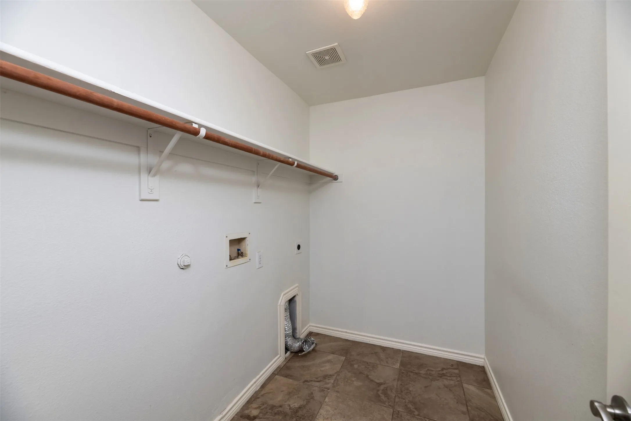 Single Family Residence For Rent in Denton County , 1143 Polo Heights Drive, Frisco, Texas 75033, 6 Bedroom, 4 Bathroom, 2 Garage spaces, 4,194 Sqft, built in 2007, mls#21396006, Real Estate Agent in Frisco, Homes For Rent in Denton county, Homes For Rent in Frisco, Realtor in Frisco Texas, Real Estate Brokerage Independent Realty Texas, Luminita Cordes Realtor