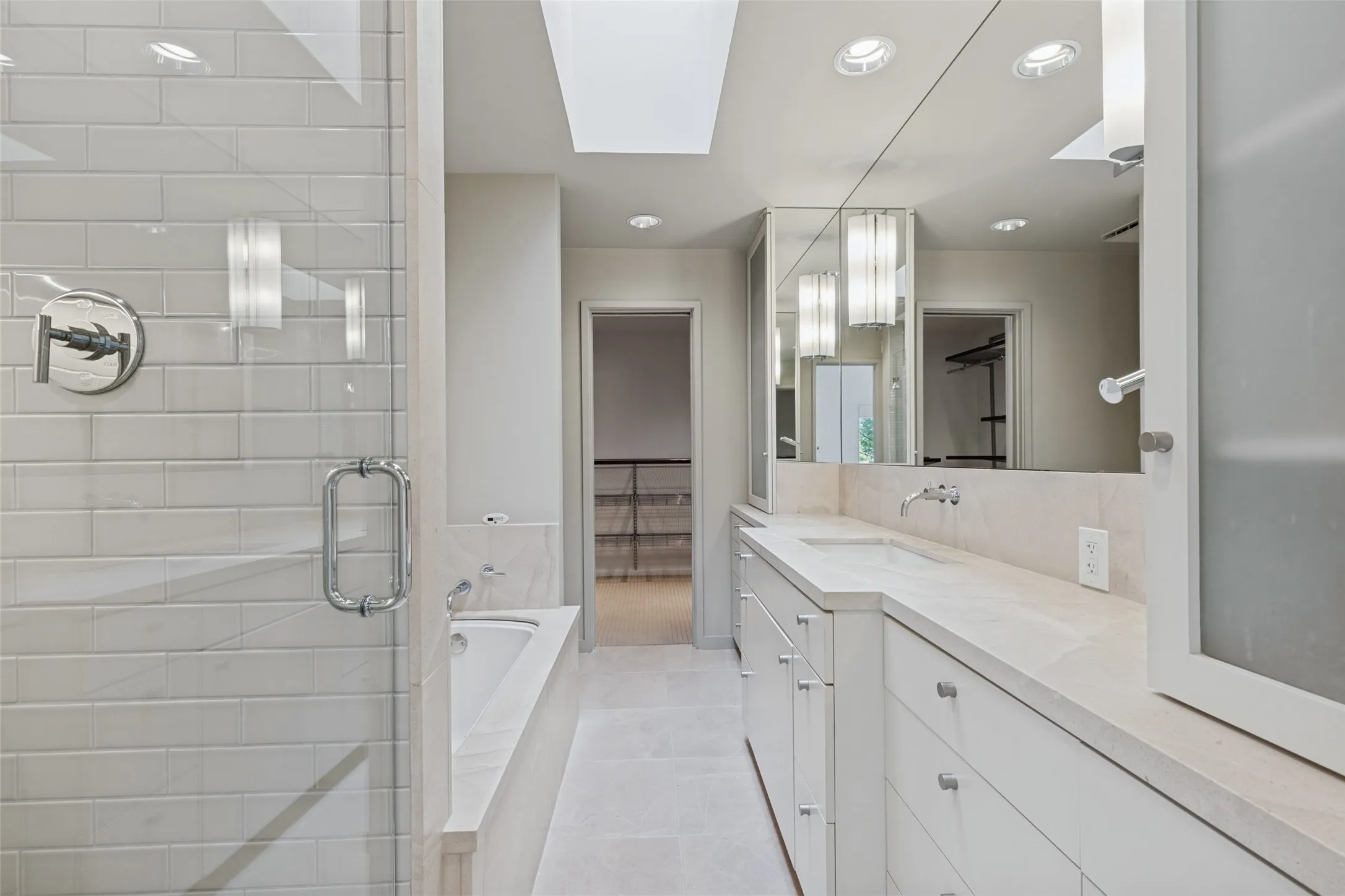 Condominium For Rent in Dallas County , 3207 Armstrong Avenue 12, Dallas, Texas 75205, 2 Bedroom, 3 Bathroom, 2 Garage spaces, 2,691 Sqft, built in 1981, mls#21396003, Real Estate Agent in Dallas, Homes For Rent in Dallas county, Homes For Rent in Dallas, Realtor in Dallas Texas, Real Estate Brokerage Independent Realty Texas, Luminita Cordes Realtor