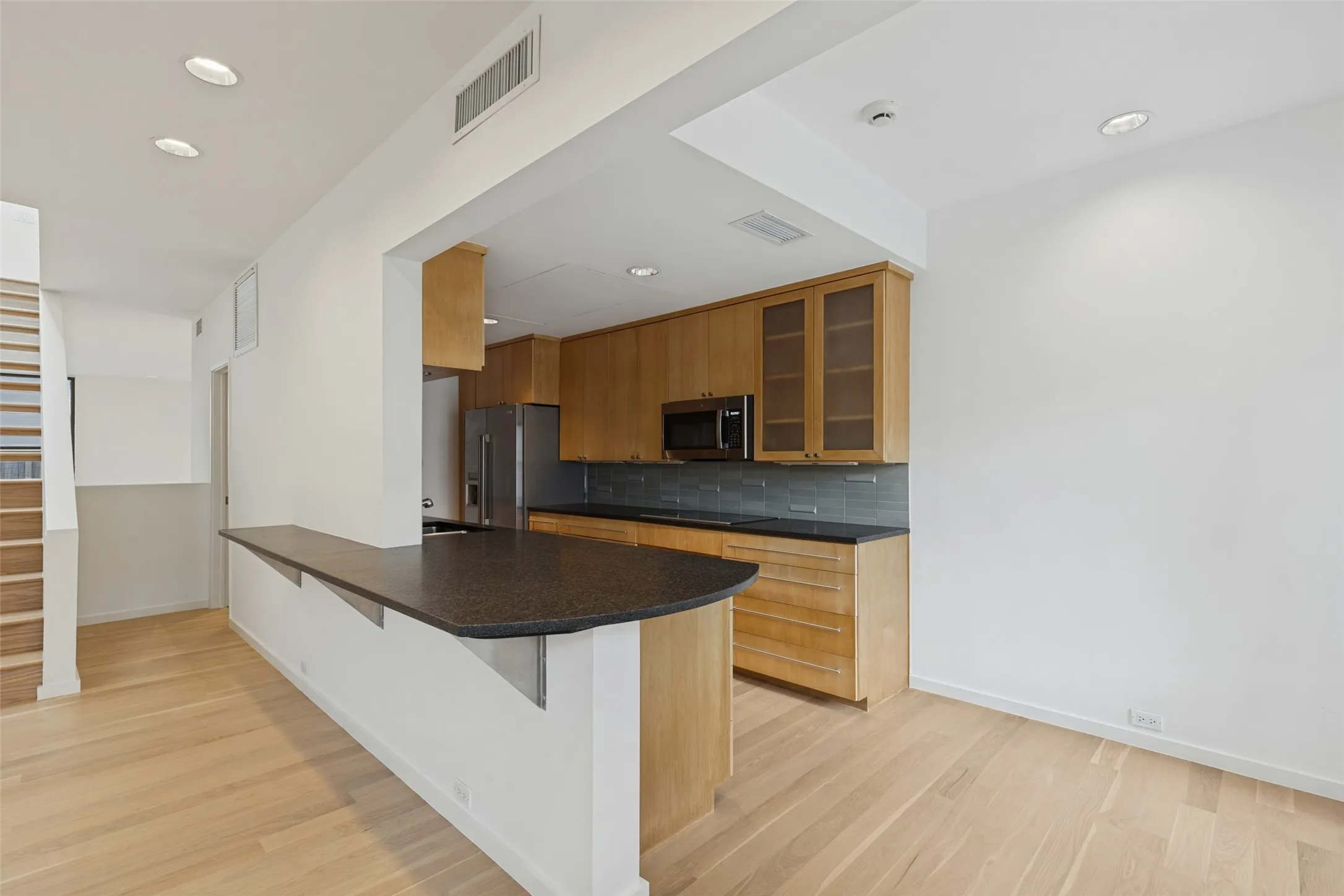 Condominium For Rent in Dallas County , 3207 Armstrong Avenue 12, Dallas, Texas 75205, 2 Bedroom, 3 Bathroom, 2 Garage spaces, 2,691 Sqft, built in 1981, mls#21396003, Real Estate Agent in Dallas, Homes For Rent in Dallas county, Homes For Rent in Dallas, Realtor in Dallas Texas, Real Estate Brokerage Independent Realty Texas, Luminita Cordes Realtor