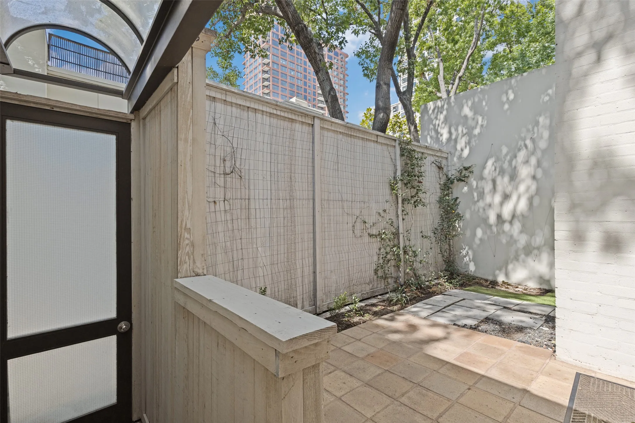 Condominium For Rent in Dallas County , 3207 Armstrong Avenue 12, Dallas, Texas 75205, 2 Bedroom, 3 Bathroom, 2 Garage spaces, 2,691 Sqft, built in 1981, mls#21396003, Real Estate Agent in Dallas, Homes For Rent in Dallas county, Homes For Rent in Dallas, Realtor in Dallas Texas, Real Estate Brokerage Independent Realty Texas, Luminita Cordes Realtor