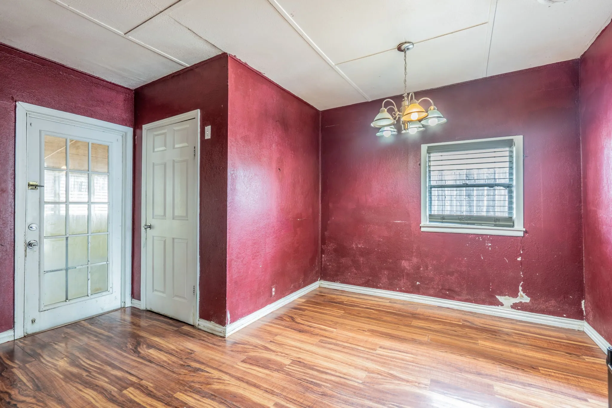 Single Family Residence For Sale in Dallas County , 934 Indian Hills Drive, Grand Prairie, Texas 75051, 3 Bedroom, 1 Bathroom, Garage spaces, 1,254 Sqft, built in 1952, mls#21395225, Real Estate Agent in Grand Prairie, Homes For Sale in Dallas county, Homes For Sale in Grand Prairie, Realtor in Grand Prairie Texas, Real Estate Brokerage Independent Realty Texas, Luminita Cordes Realtor
