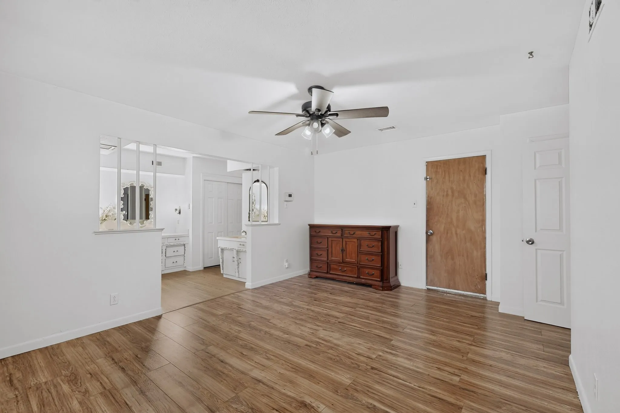 Single Family Residence For Sale in Dallas County , 1129 Oak Meadows Drive, Dallas, Texas 75232, 3 Bedroom, 2 Bathroom, 2 Garage spaces, 1,826 Sqft, built in 1960, mls#21396148, Real Estate Agent in Dallas, Homes For Sale in Dallas county, Homes For Sale in Dallas, Realtor in Dallas Texas, Real Estate Brokerage Independent Realty Texas, Luminita Cordes Realtor