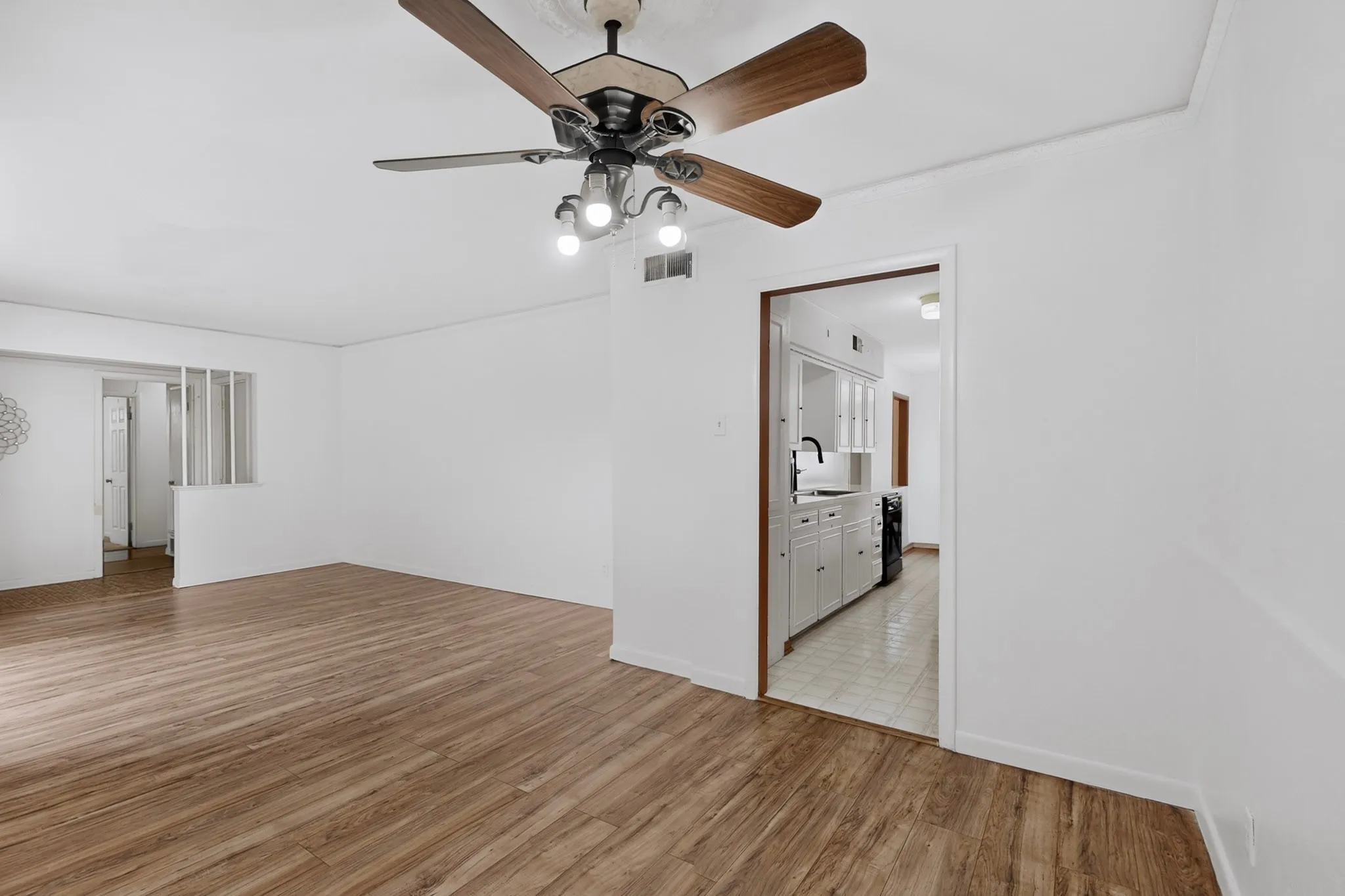 Single Family Residence For Sale in Dallas County , 1129 Oak Meadows Drive, Dallas, Texas 75232, 3 Bedroom, 2 Bathroom, 2 Garage spaces, 1,826 Sqft, built in 1960, mls#21396148, Real Estate Agent in Dallas, Homes For Sale in Dallas county, Homes For Sale in Dallas, Realtor in Dallas Texas, Real Estate Brokerage Independent Realty Texas, Luminita Cordes Realtor