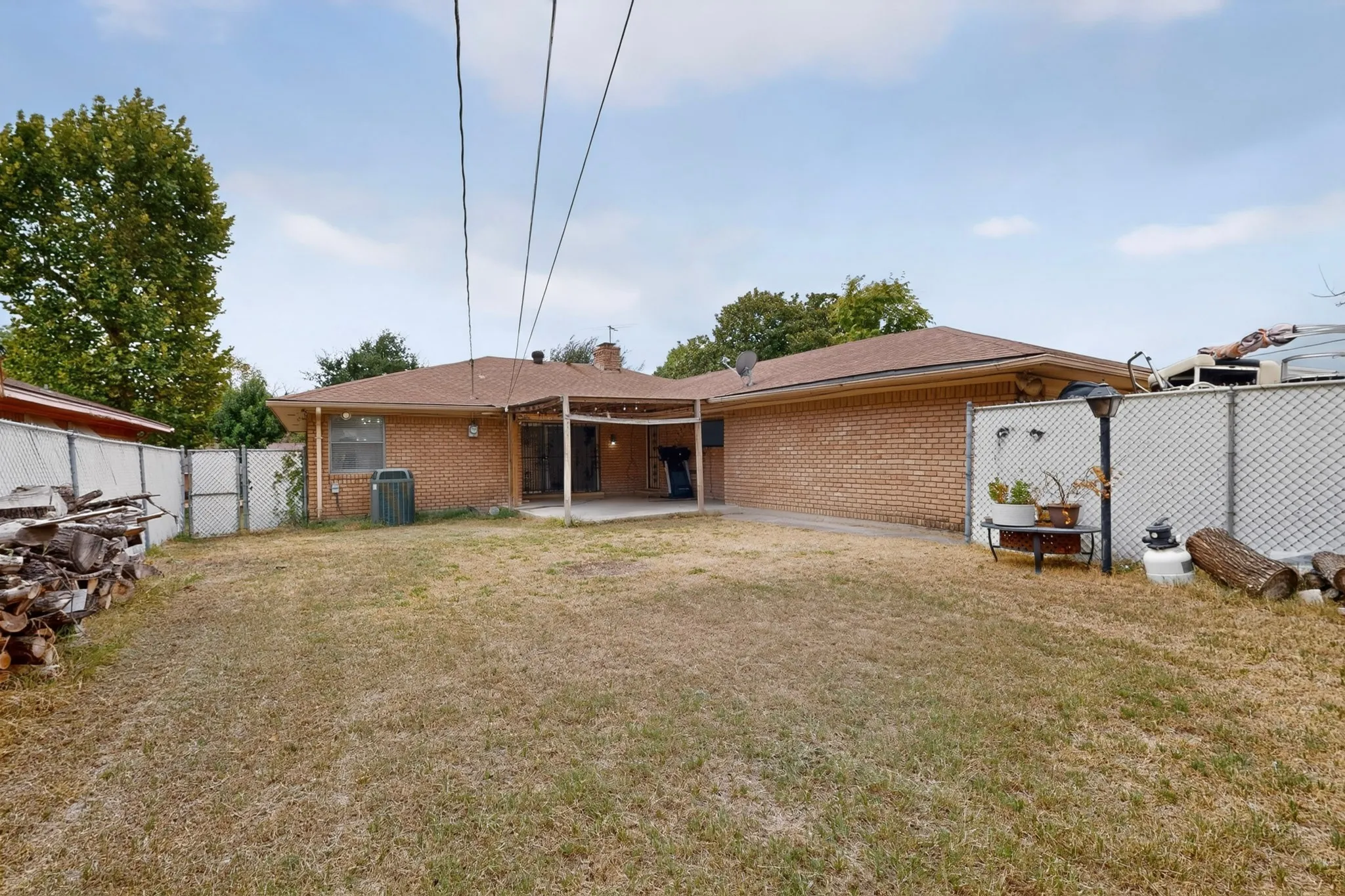 Single Family Residence For Sale in Dallas County , 1129 Oak Meadows Drive, Dallas, Texas 75232, 3 Bedroom, 2 Bathroom, 2 Garage spaces, 1,826 Sqft, built in 1960, mls#21396148, Real Estate Agent in Dallas, Homes For Sale in Dallas county, Homes For Sale in Dallas, Realtor in Dallas Texas, Real Estate Brokerage Independent Realty Texas, Luminita Cordes Realtor