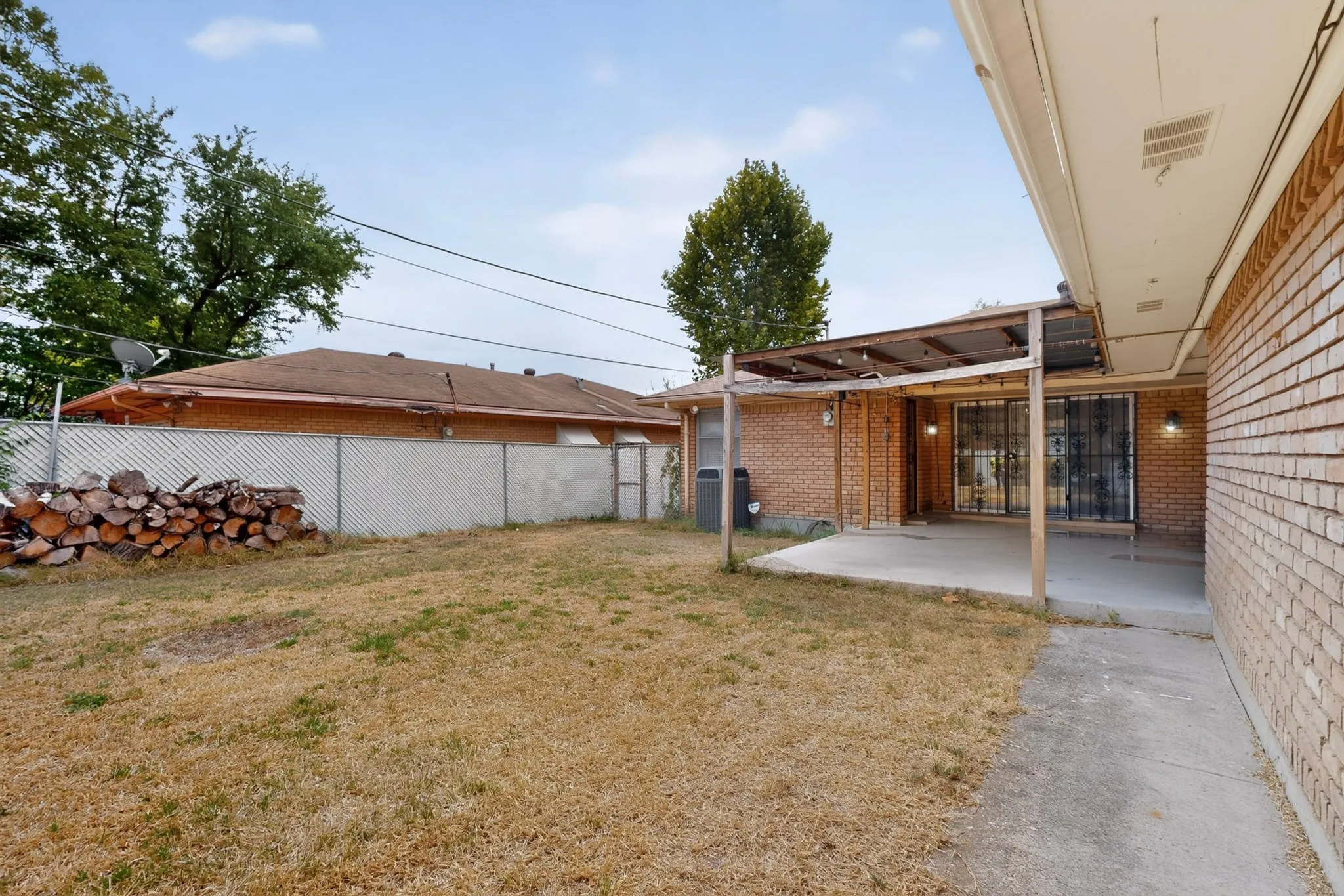 Single Family Residence For Sale in Dallas County , 1129 Oak Meadows Drive, Dallas, Texas 75232, 3 Bedroom, 2 Bathroom, 2 Garage spaces, 1,826 Sqft, built in 1960, mls#21396148, Real Estate Agent in Dallas, Homes For Sale in Dallas county, Homes For Sale in Dallas, Realtor in Dallas Texas, Real Estate Brokerage Independent Realty Texas, Luminita Cordes Realtor