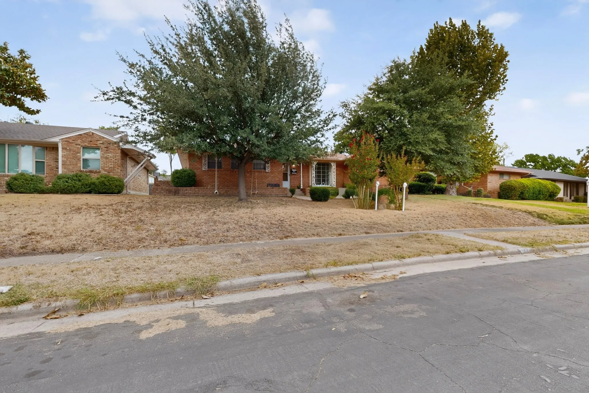 Single Family Residence For Sale in Dallas County , 1129 Oak Meadows Drive, Dallas, Texas 75232, 3 Bedroom, 2 Bathroom, 2 Garage spaces, 1,826 Sqft, built in 1960, mls#21396148, Real Estate Agent in Dallas, Homes For Sale in Dallas county, Homes For Sale in Dallas, Realtor in Dallas Texas, Real Estate Brokerage Independent Realty Texas, Luminita Cordes Realtor
