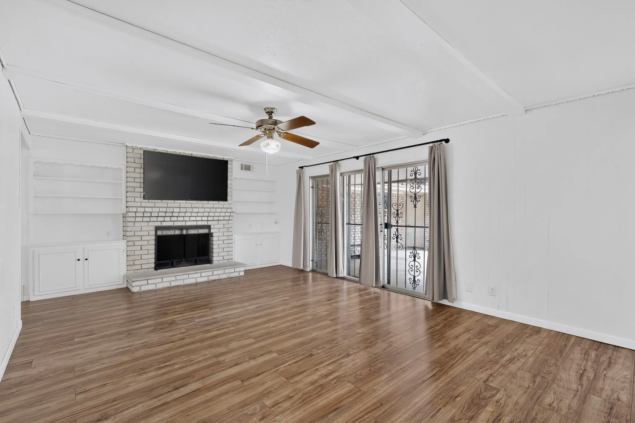 Single Family Residence For Sale in Dallas County , 1129 Oak Meadows Drive, Dallas, Texas 75232, 3 Bedroom, 2 Bathroom, 2 Garage spaces, 1,826 Sqft, built in 1960, mls#21396148, Real Estate Agent in Dallas, Homes For Sale in Dallas county, Homes For Sale in Dallas, Realtor in Dallas Texas, Real Estate Brokerage Independent Realty Texas, Luminita Cordes Realtor