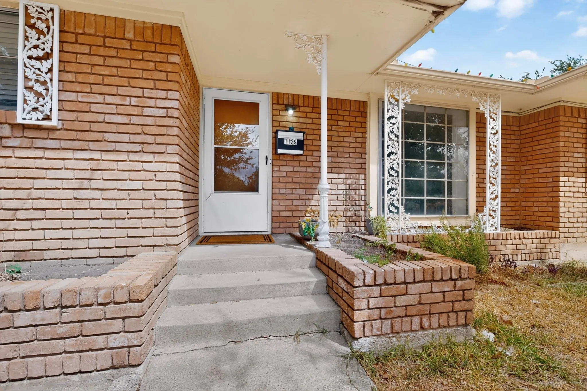Single Family Residence For Sale in Dallas County , 1129 Oak Meadows Drive, Dallas, Texas 75232, 3 Bedroom, 2 Bathroom, 2 Garage spaces, 1,826 Sqft, built in 1960, mls#21396148, Real Estate Agent in Dallas, Homes For Sale in Dallas county, Homes For Sale in Dallas, Realtor in Dallas Texas, Real Estate Brokerage Independent Realty Texas, Luminita Cordes Realtor