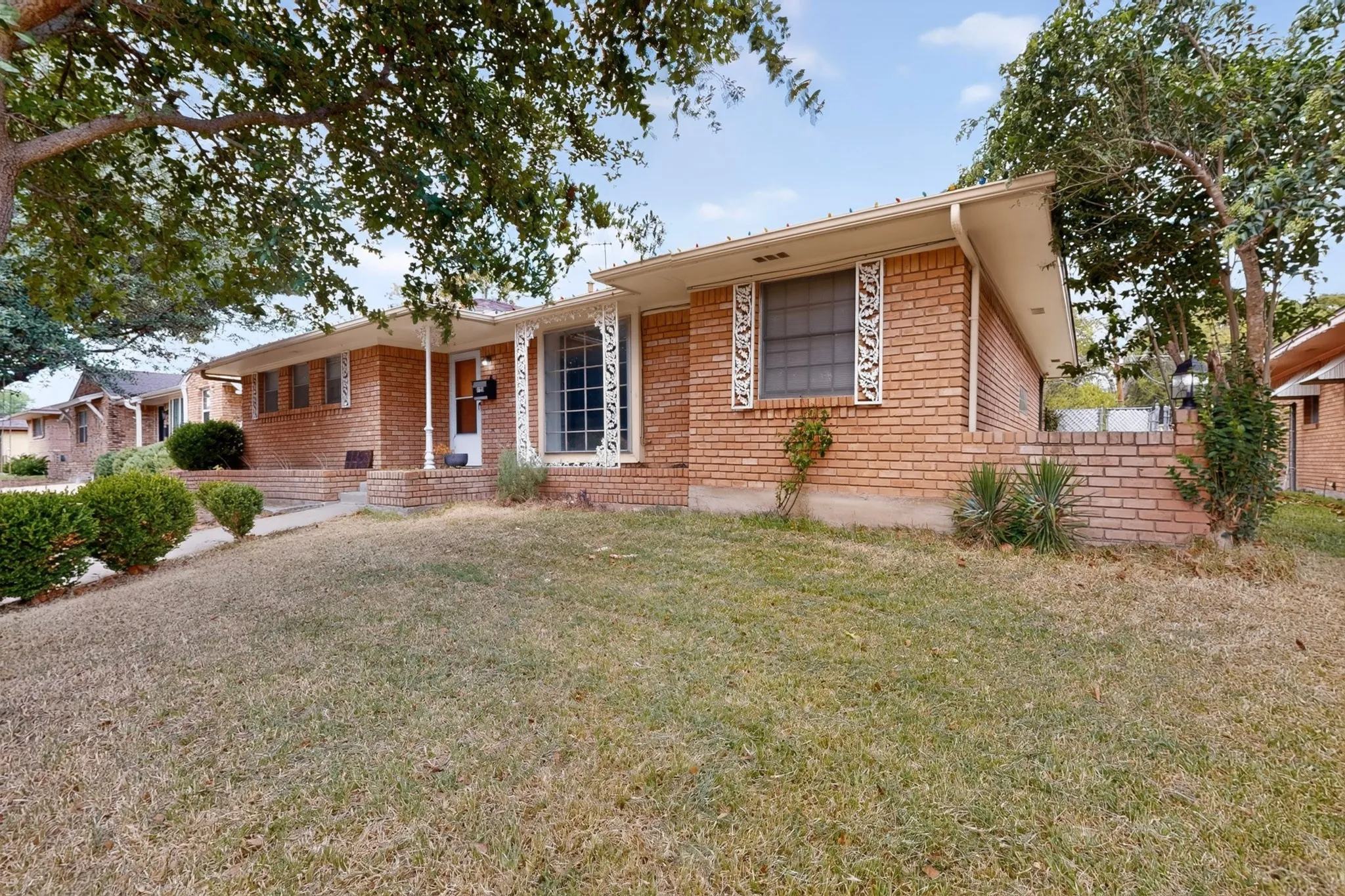Single Family Residence For Sale in Dallas County , 1129 Oak Meadows Drive, Dallas, Texas 75232, 3 Bedroom, 2 Bathroom, 2 Garage spaces, 1,826 Sqft, built in 1960, mls#21396148, Real Estate Agent in Dallas, Homes For Sale in Dallas county, Homes For Sale in Dallas, Realtor in Dallas Texas, Real Estate Brokerage Independent Realty Texas, Luminita Cordes Realtor