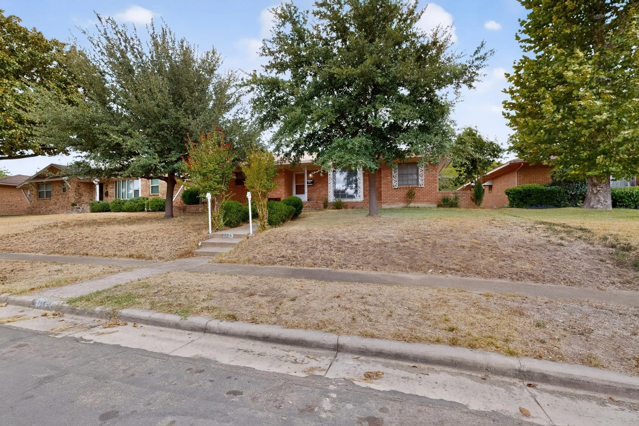 Single Family Residence For Sale in Dallas County , 1129 Oak Meadows Drive, Dallas, Texas 75232, 3 Bedroom, 2 Bathroom, 2 Garage spaces, 1,826 Sqft, built in 1960, mls#21396148, Real Estate Agent in Dallas, Homes For Sale in Dallas county, Homes For Sale in Dallas, Realtor in Dallas Texas, Real Estate Brokerage Independent Realty Texas, Luminita Cordes Realtor