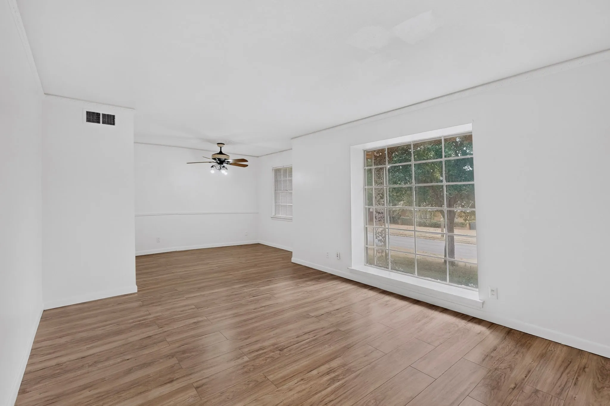 Single Family Residence For Sale in Dallas County , 1129 Oak Meadows Drive, Dallas, Texas 75232, 3 Bedroom, 2 Bathroom, 2 Garage spaces, 1,826 Sqft, built in 1960, mls#21396148, Real Estate Agent in Dallas, Homes For Sale in Dallas county, Homes For Sale in Dallas, Realtor in Dallas Texas, Real Estate Brokerage Independent Realty Texas, Luminita Cordes Realtor