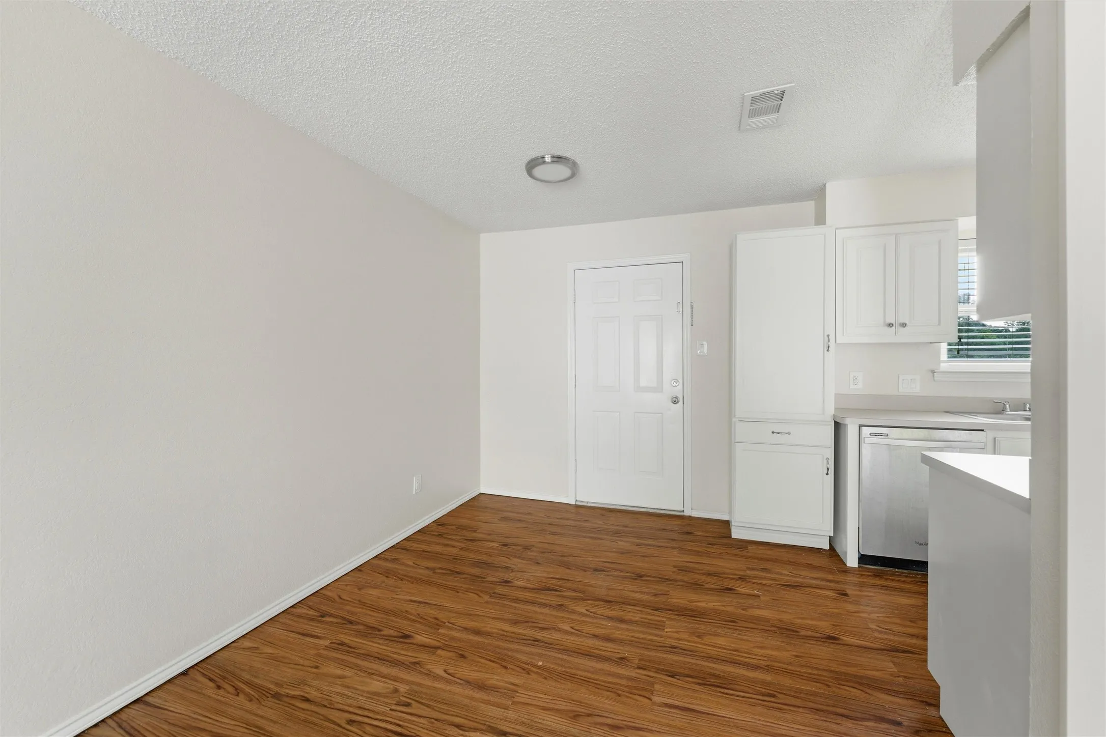 Apartment For Rent in Ellis County , 401 N 7th Street C, Midlothian, Texas 76065, 2 Bedroom, 1 Bathroom, Garage spaces, 3,350 Sqft, built in 1983, mls#21396157, Real Estate Agent in Midlothian, Homes For Rent in Ellis county, Homes For Rent in Midlothian, Realtor in Midlothian Texas, Real Estate Brokerage Independent Realty Texas, Luminita Cordes Realtor