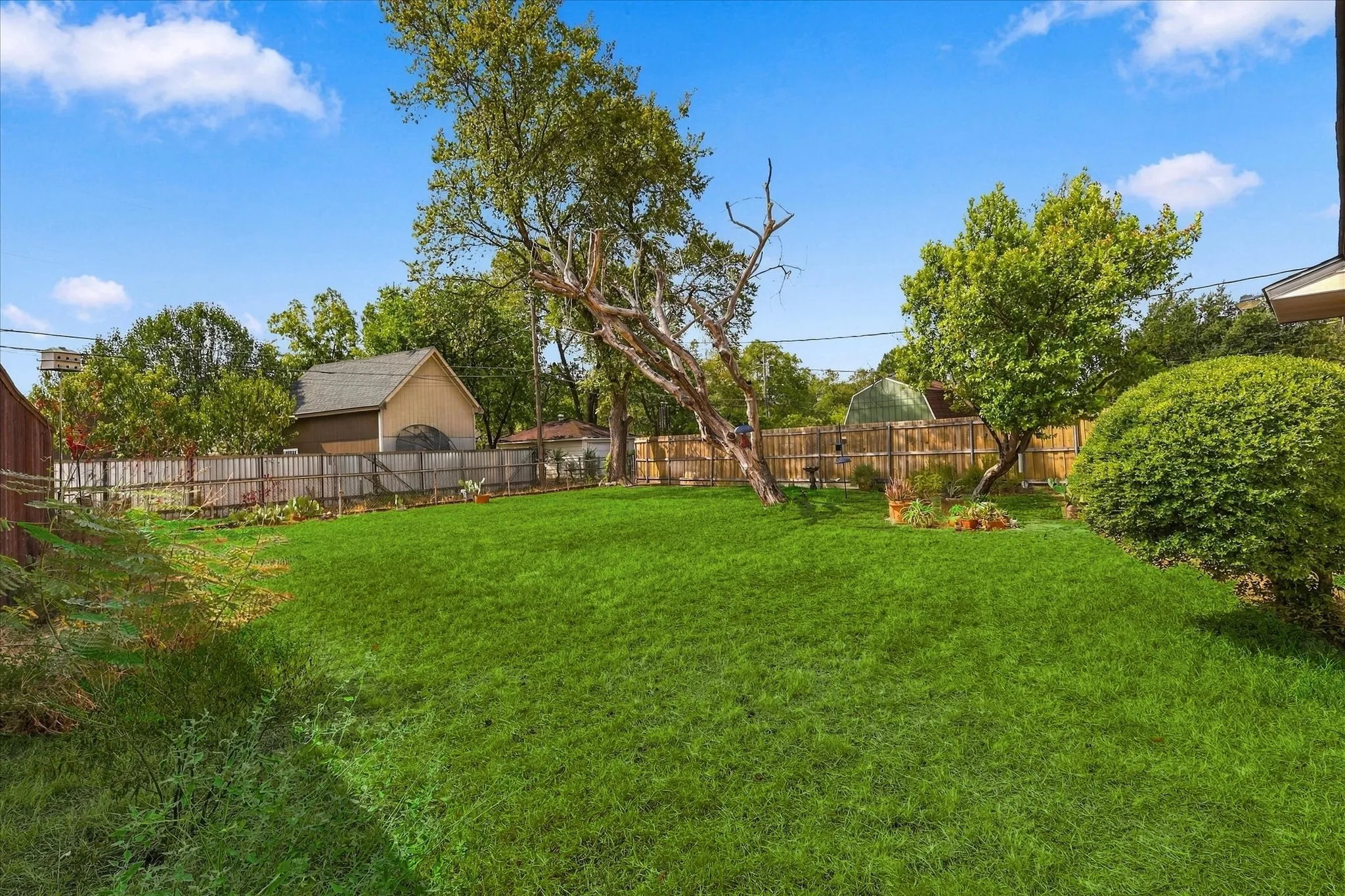 Single Family Residence For Sale in Dallas County , 3202 Casino Drive, Dallas, Texas 75224, 2 Bedroom, 1 Bathroom, 1 Garage spaces, 1,092 Sqft, built in 1950, mls#21395398, Real Estate Agent in Dallas, Homes For Sale in Dallas county, Homes For Sale in Dallas, Realtor in Dallas Texas, Real Estate Brokerage Independent Realty Texas, Luminita Cordes Realtor
