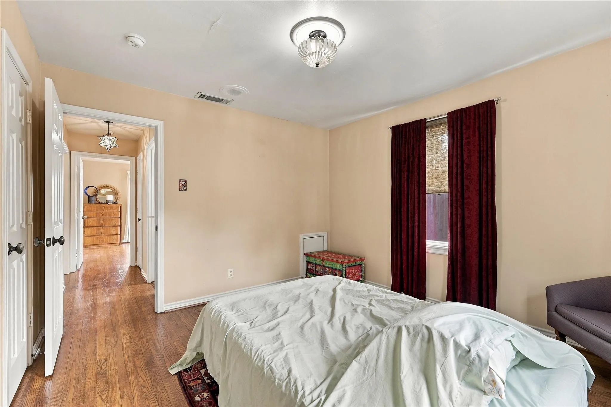 Single Family Residence For Sale in Dallas County , 3202 Casino Drive, Dallas, Texas 75224, 2 Bedroom, 1 Bathroom, 1 Garage spaces, 1,092 Sqft, built in 1950, mls#21395398, Real Estate Agent in Dallas, Homes For Sale in Dallas county, Homes For Sale in Dallas, Realtor in Dallas Texas, Real Estate Brokerage Independent Realty Texas, Luminita Cordes Realtor