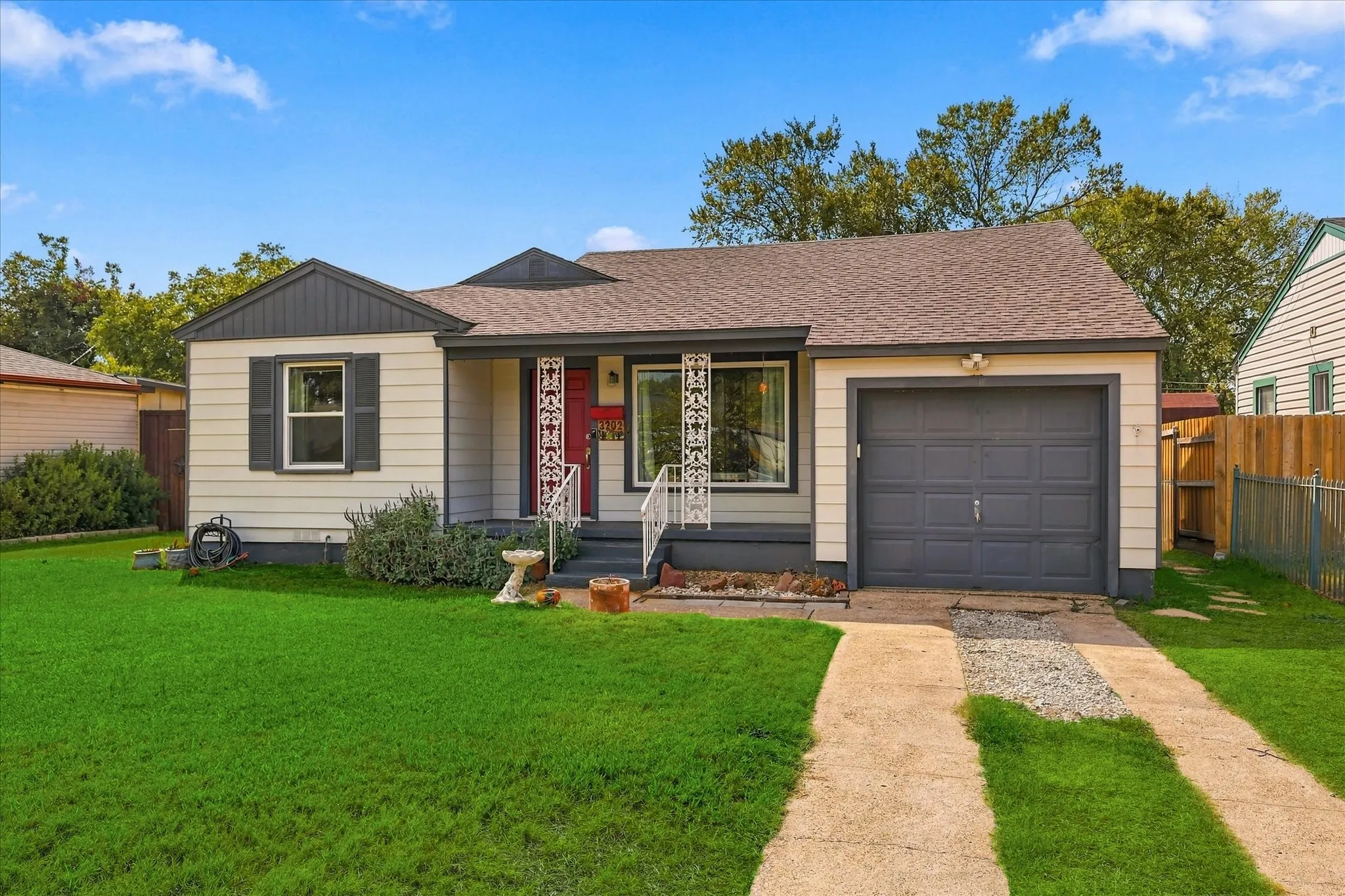 Single car garage with interior entry to home